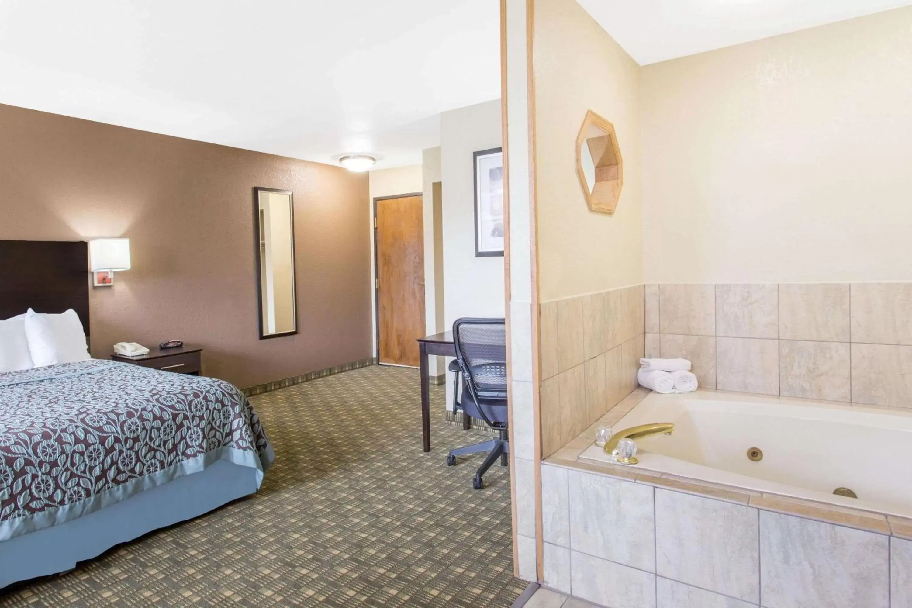 Photo of the whole room, Bathroom in Days Inn & Suites by Wyndham Waterloo