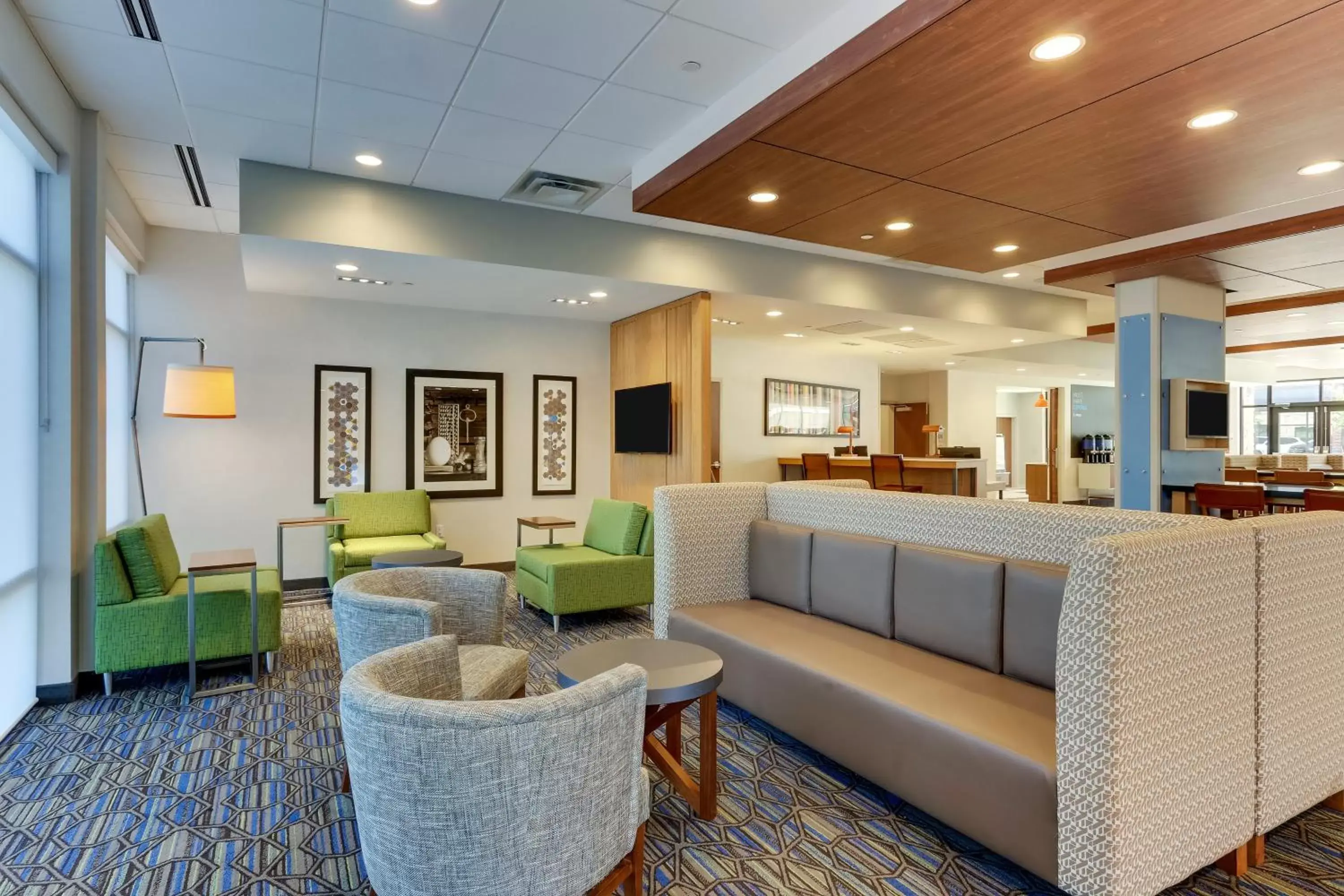 Lobby or reception, Seating Area in Holiday Inn Express & Suites - Winston - Salem SW - Clemmons, an IHG Hotel