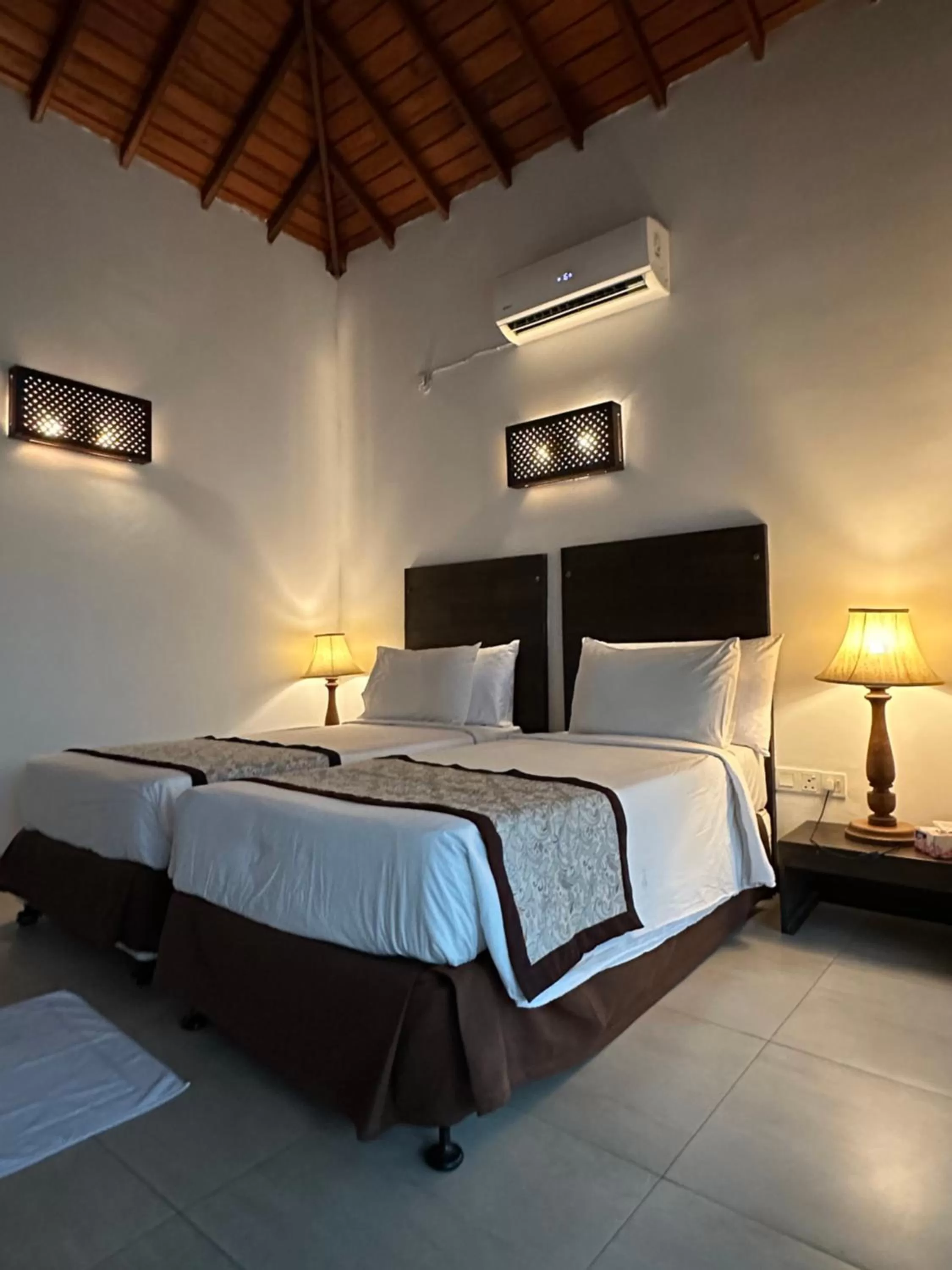 Photo of the whole room, Bed in Amaluna Resorts