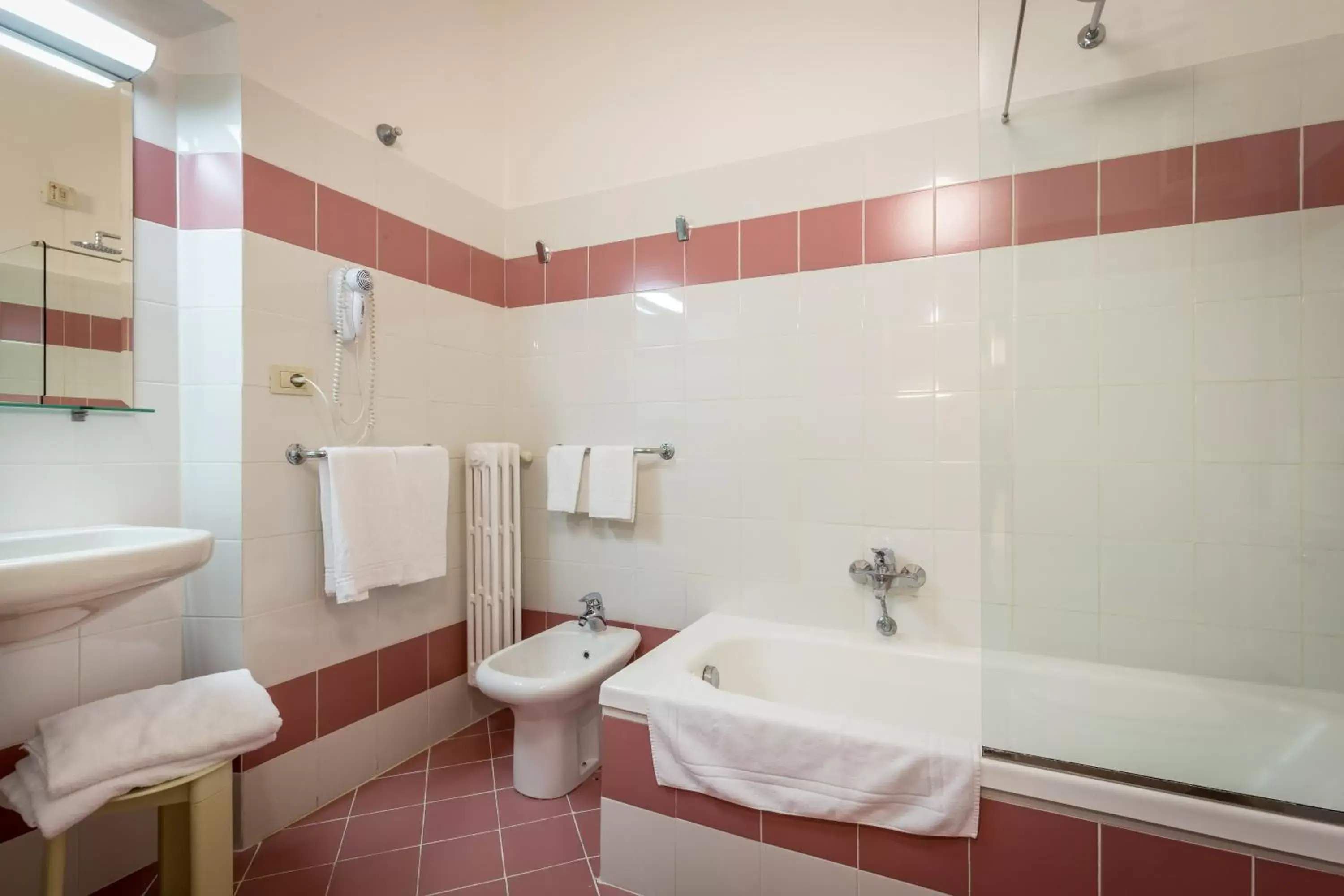 Shower, Bathroom in Hotel Alessandra