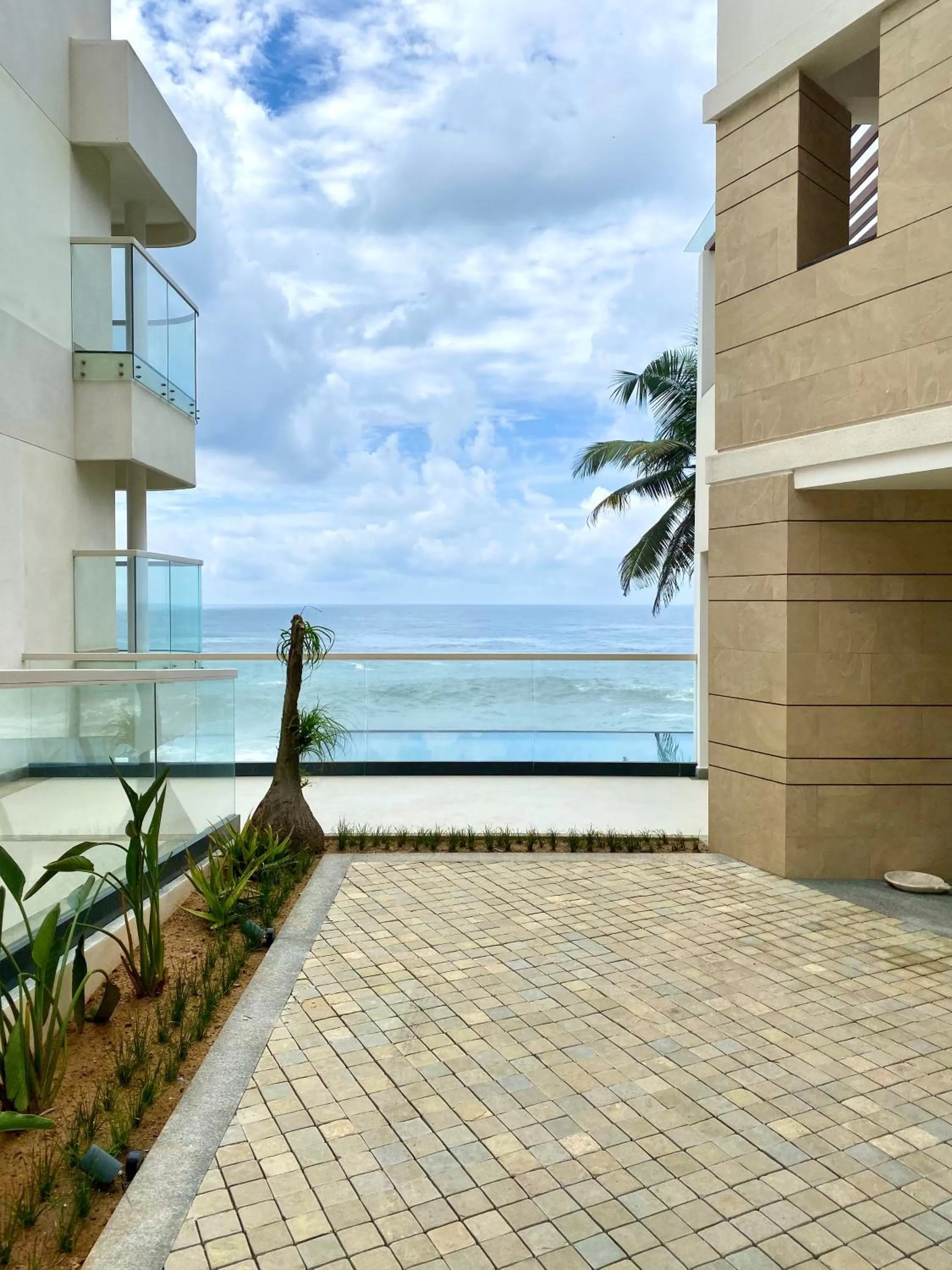 Facade/entrance in Rockholm at the Light House Beach