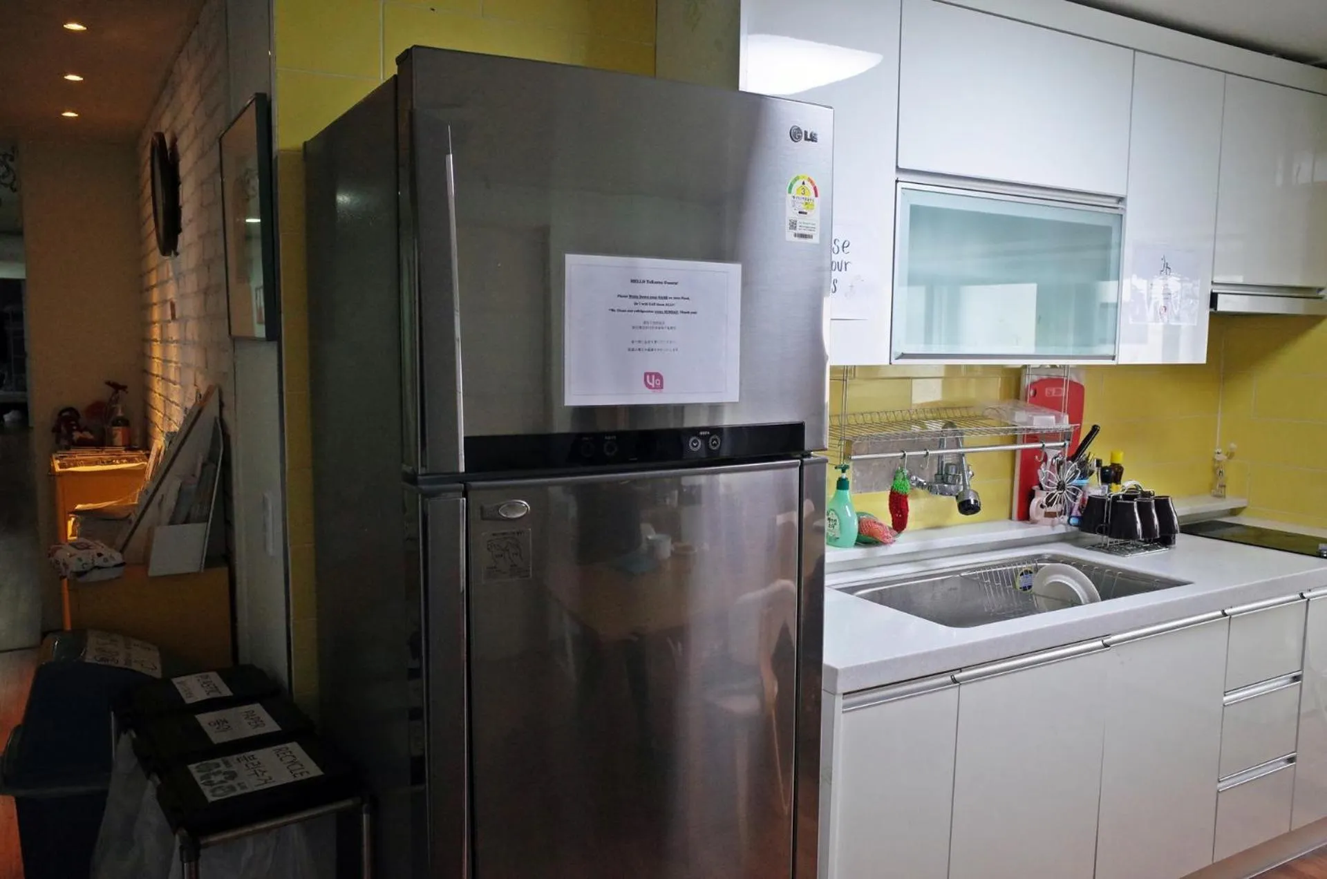 Communal lounge/ TV room in YaKorea Hostel Gangnam