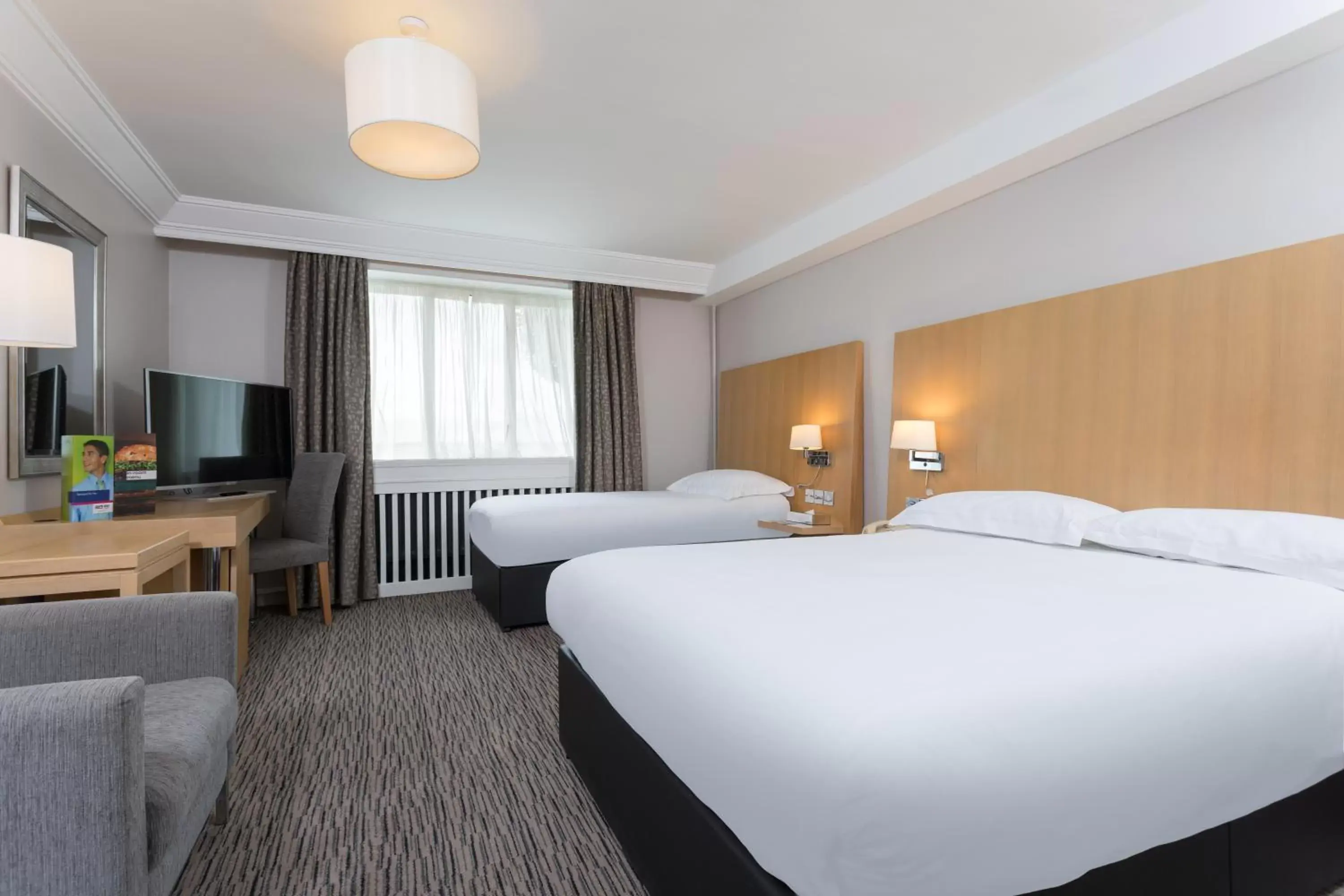 Shower, Bed in Park Inn by Radisson Shannon Airport