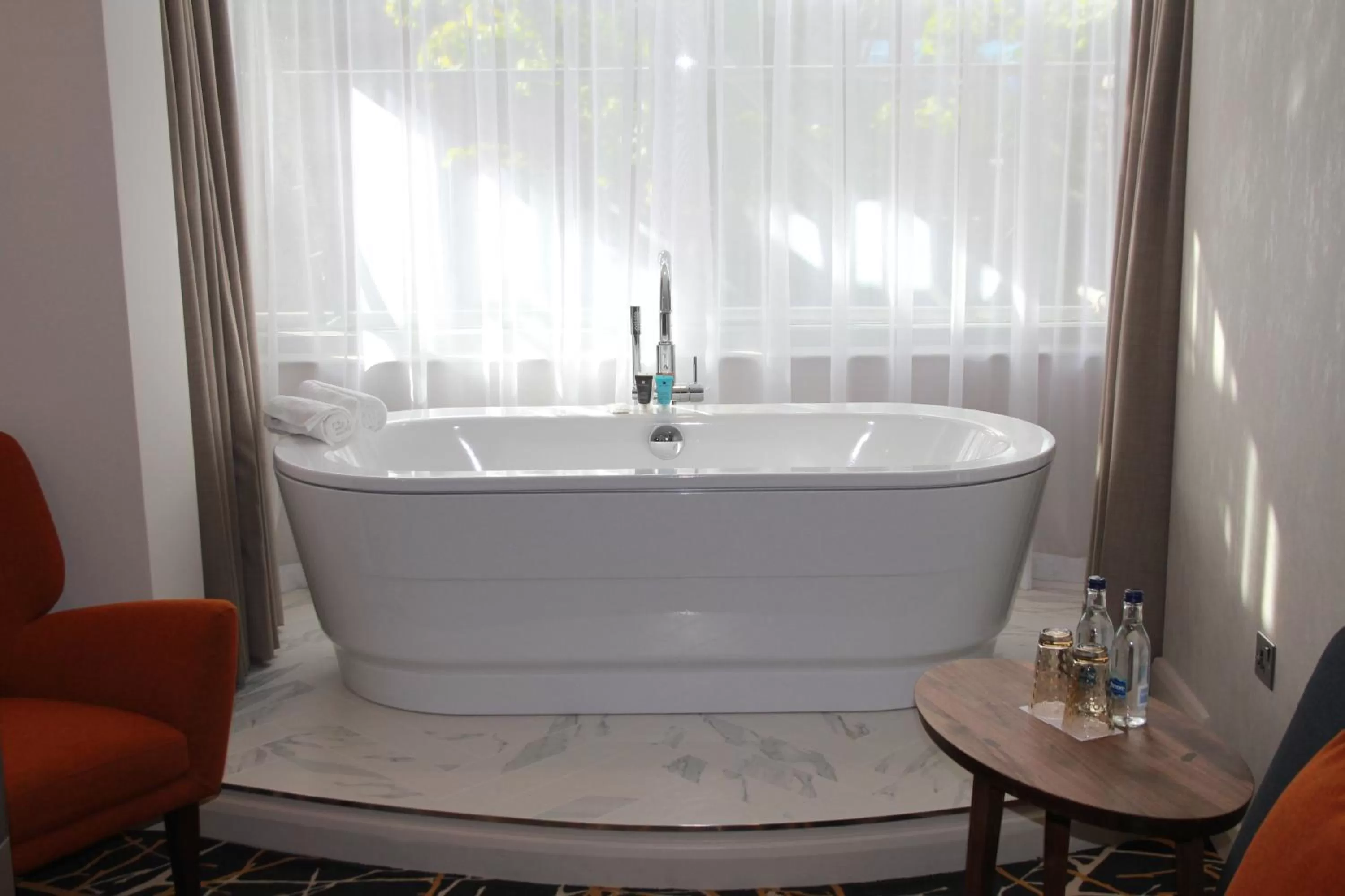 Bath in Richmond Hill Hotel