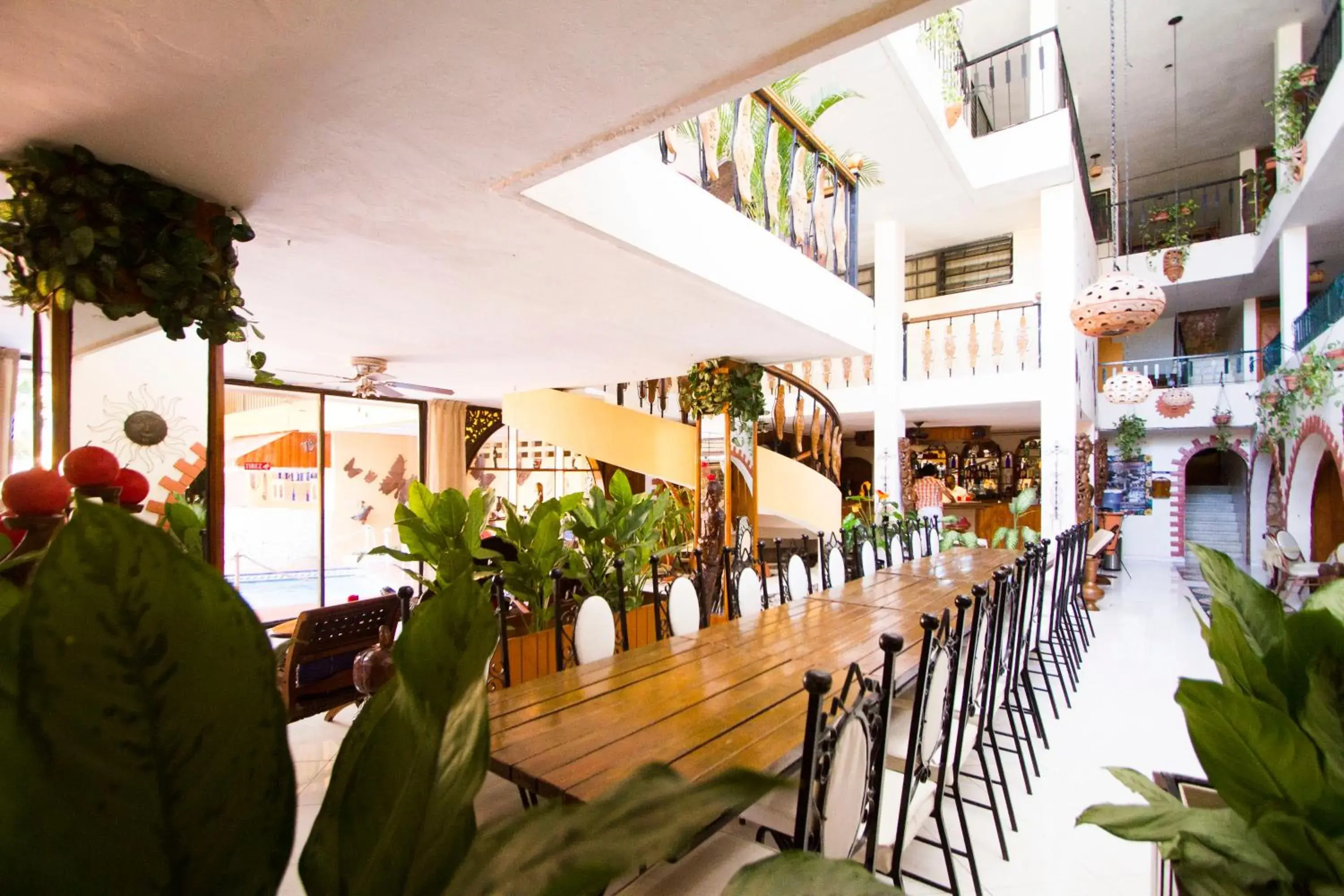 Restaurant/Places to Eat in Ideal Villa Hotel