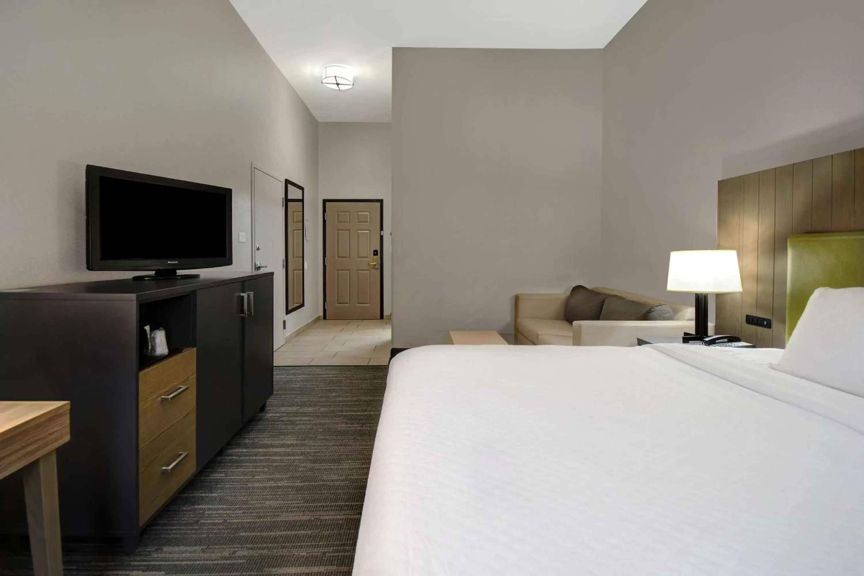 Bedroom, Bed in Country Inn & Suites by Radisson, Cincinnati Airport, KY