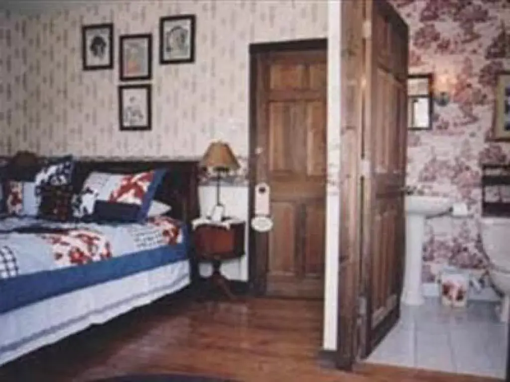 Standard Double Room in Gardenview Bed and Breakfast