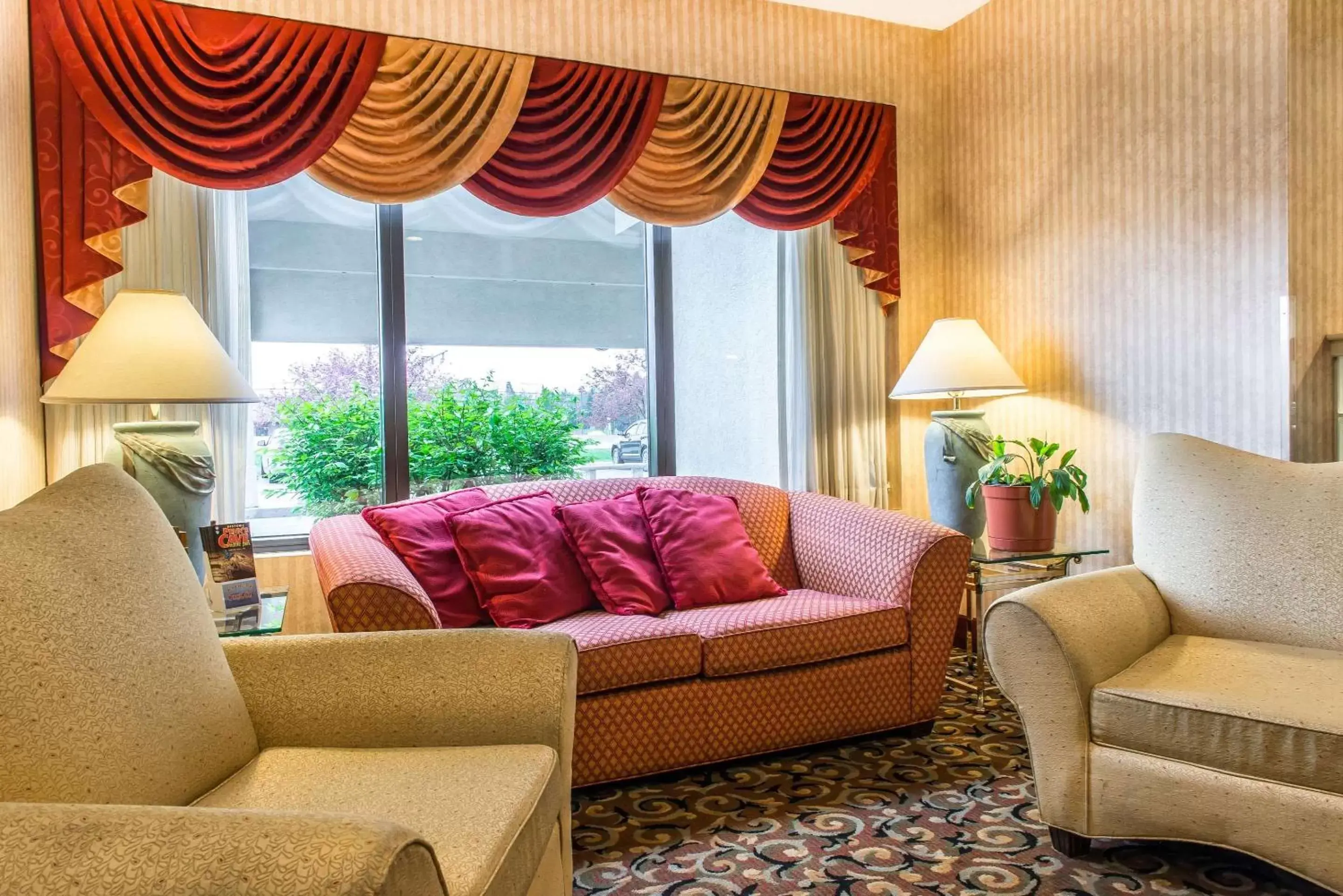 Lobby or reception, Seating Area in Comfort Inn Ebensburg
