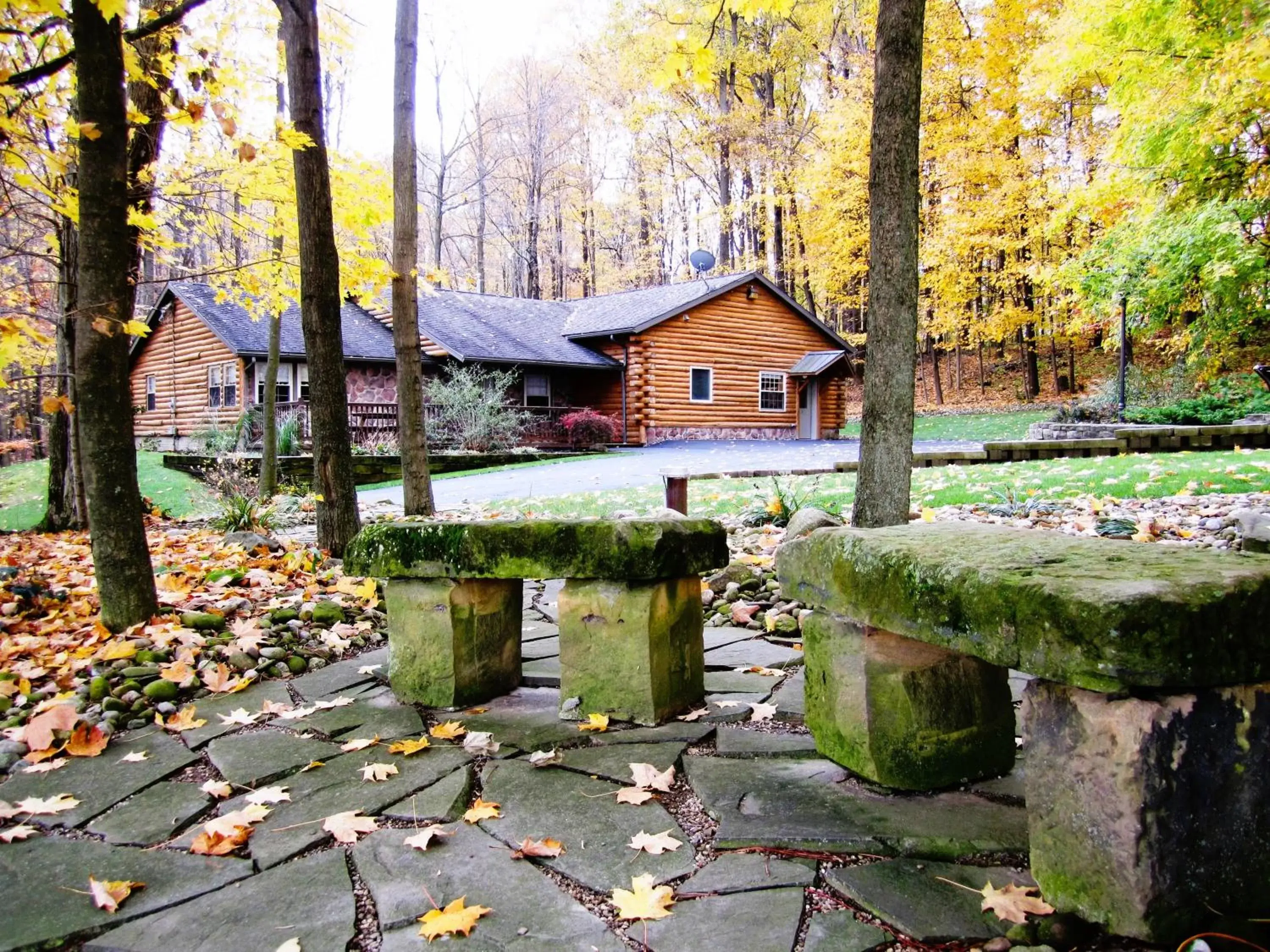 Sojourner's Lodge & Log Cabin Suites