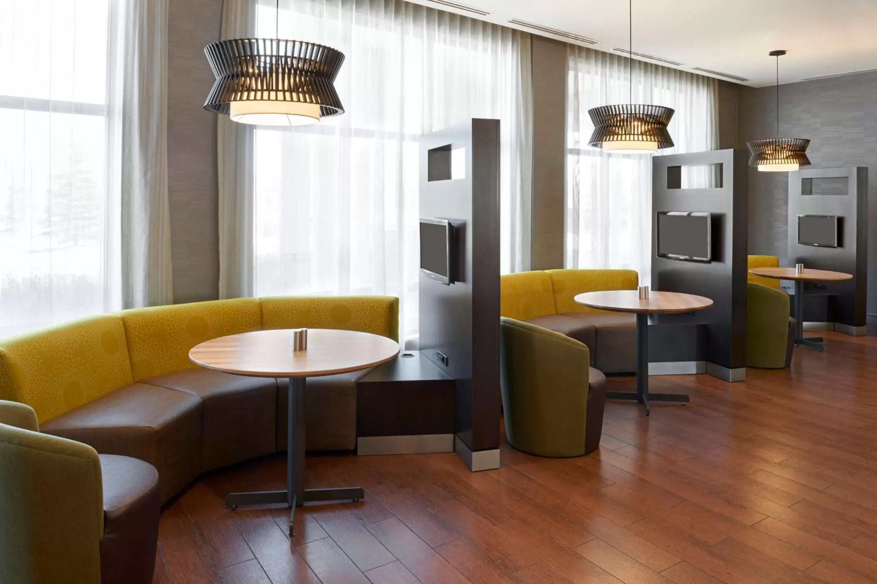 Other, Lounge/Bar in Courtyard by Marriott Kingston Highway 401