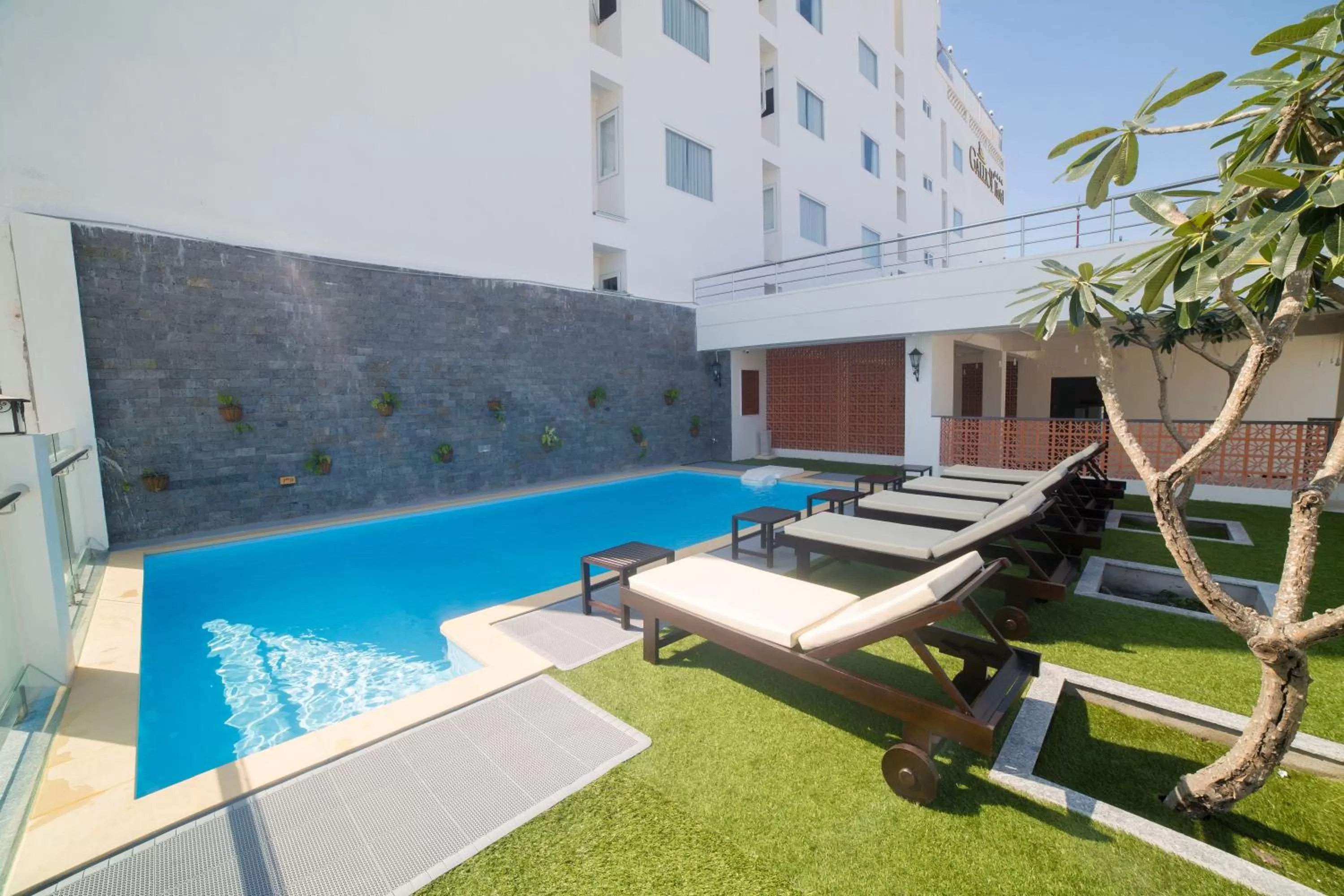 Swimming pool in Edele Nha Trang Hotel