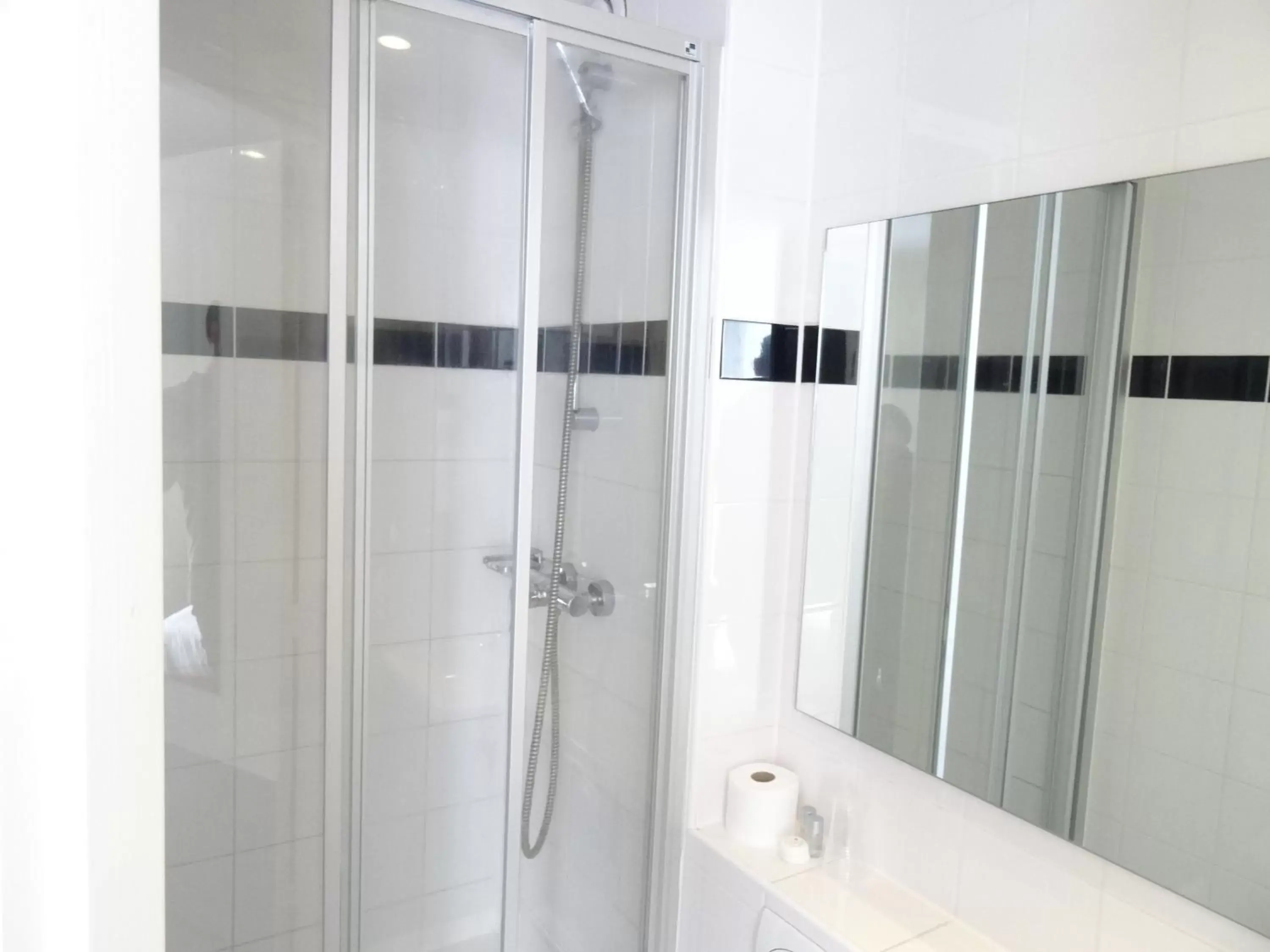 Shower, Bathroom in Hotel Park Plantage