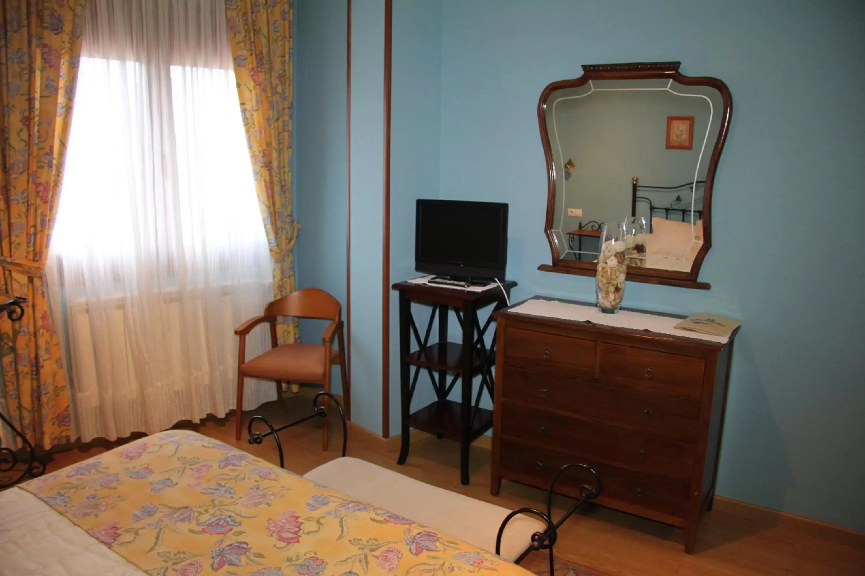 Photo of the whole room, TV/Entertainment Center in Hotel Casa Reboiro