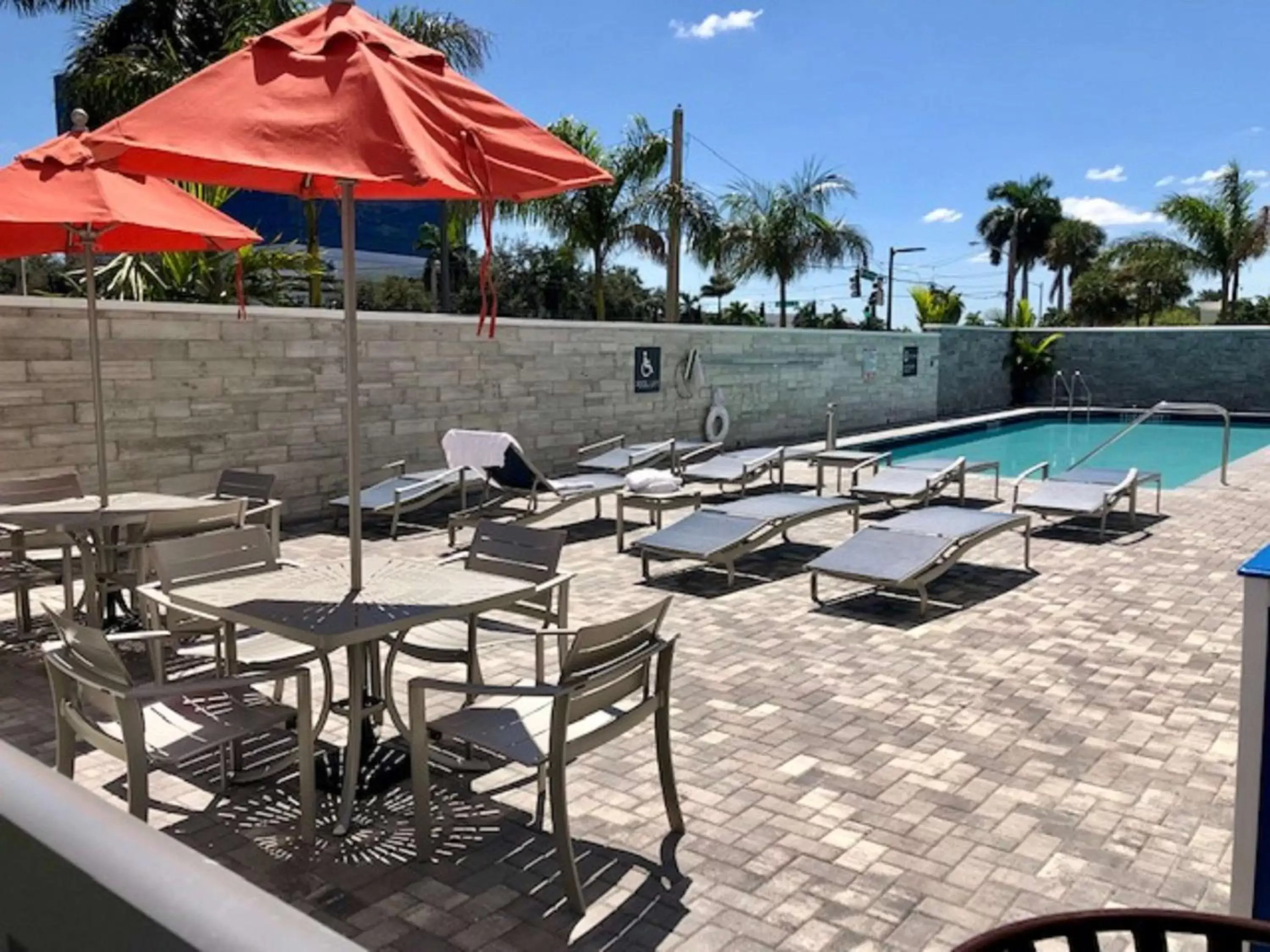 Pool view, Swimming Pool in Hilton Garden Inn West Palm Beach I95 Outlets