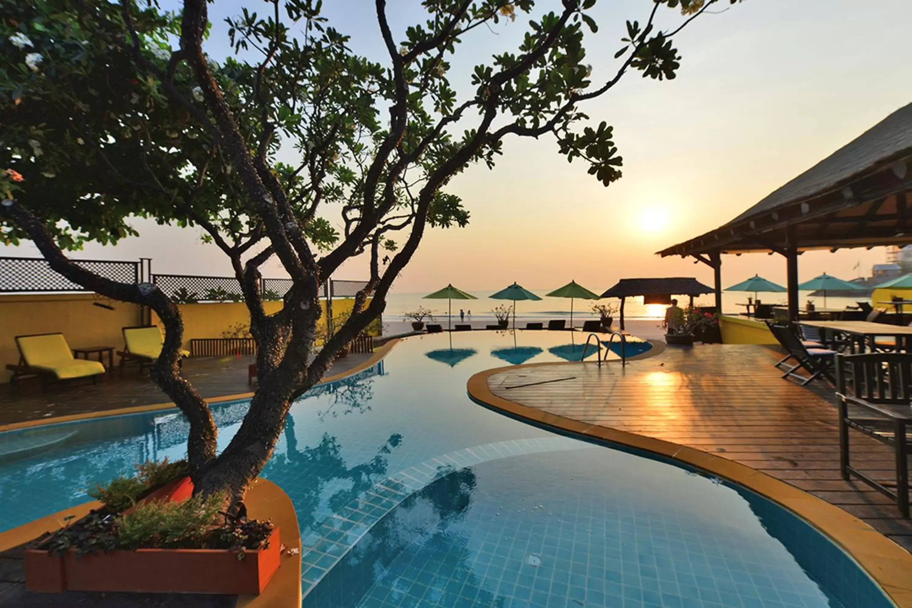 Beach, Swimming Pool in Supatra Hua Hin Resort