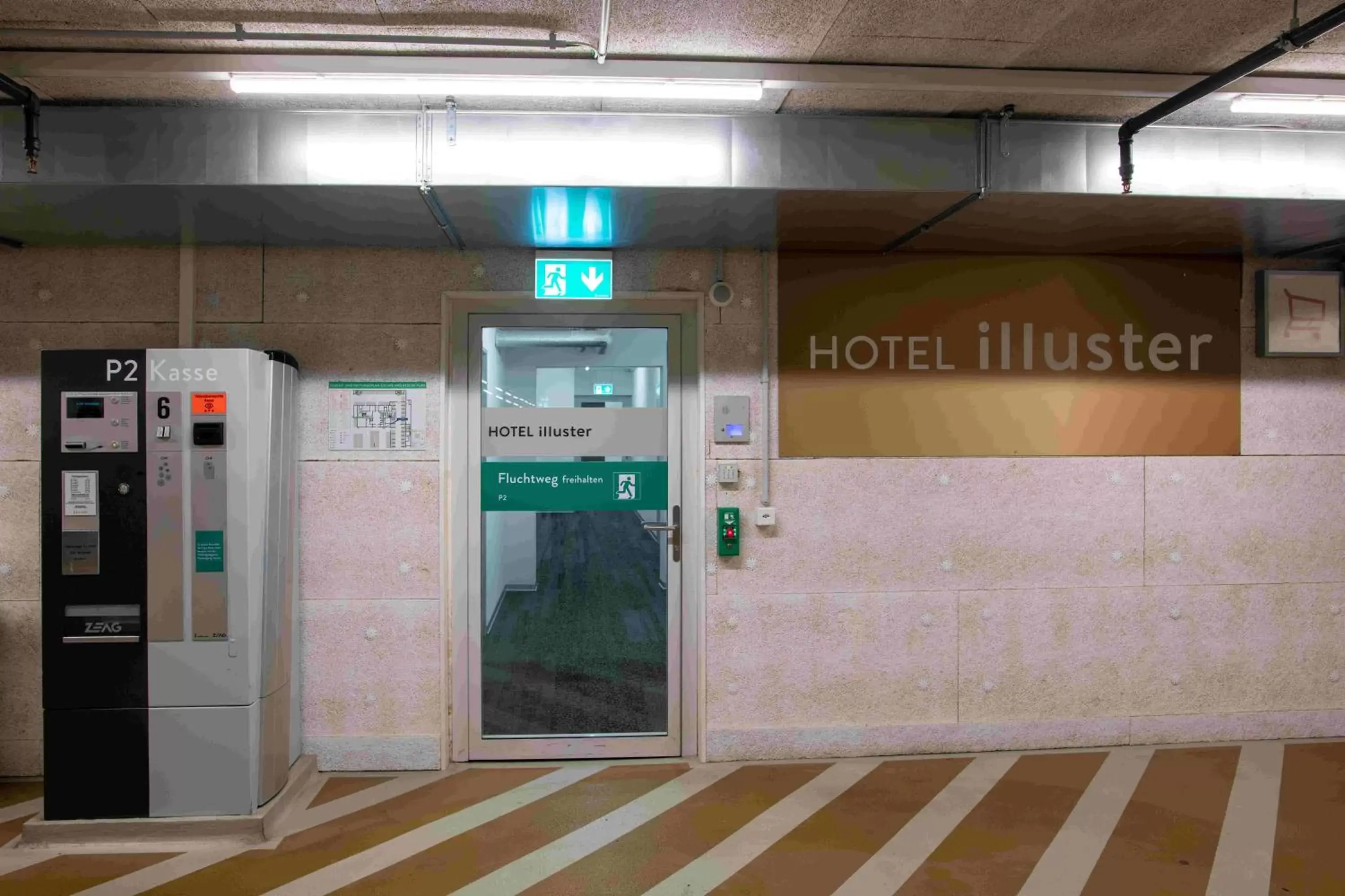 Facade/entrance in HOTEL illuster - Urban & Local