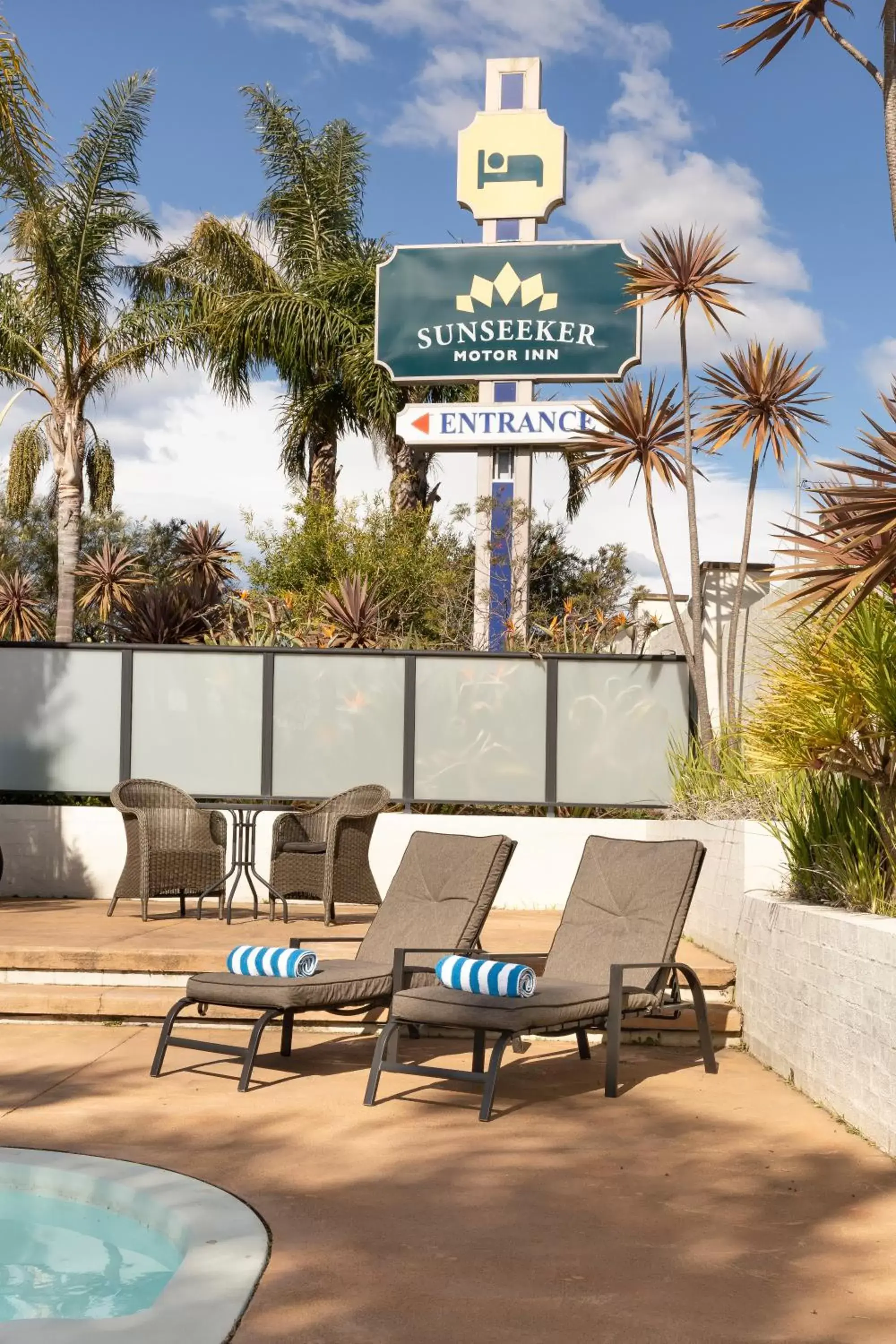 Swimming pool in Sunseeker Motor Inn