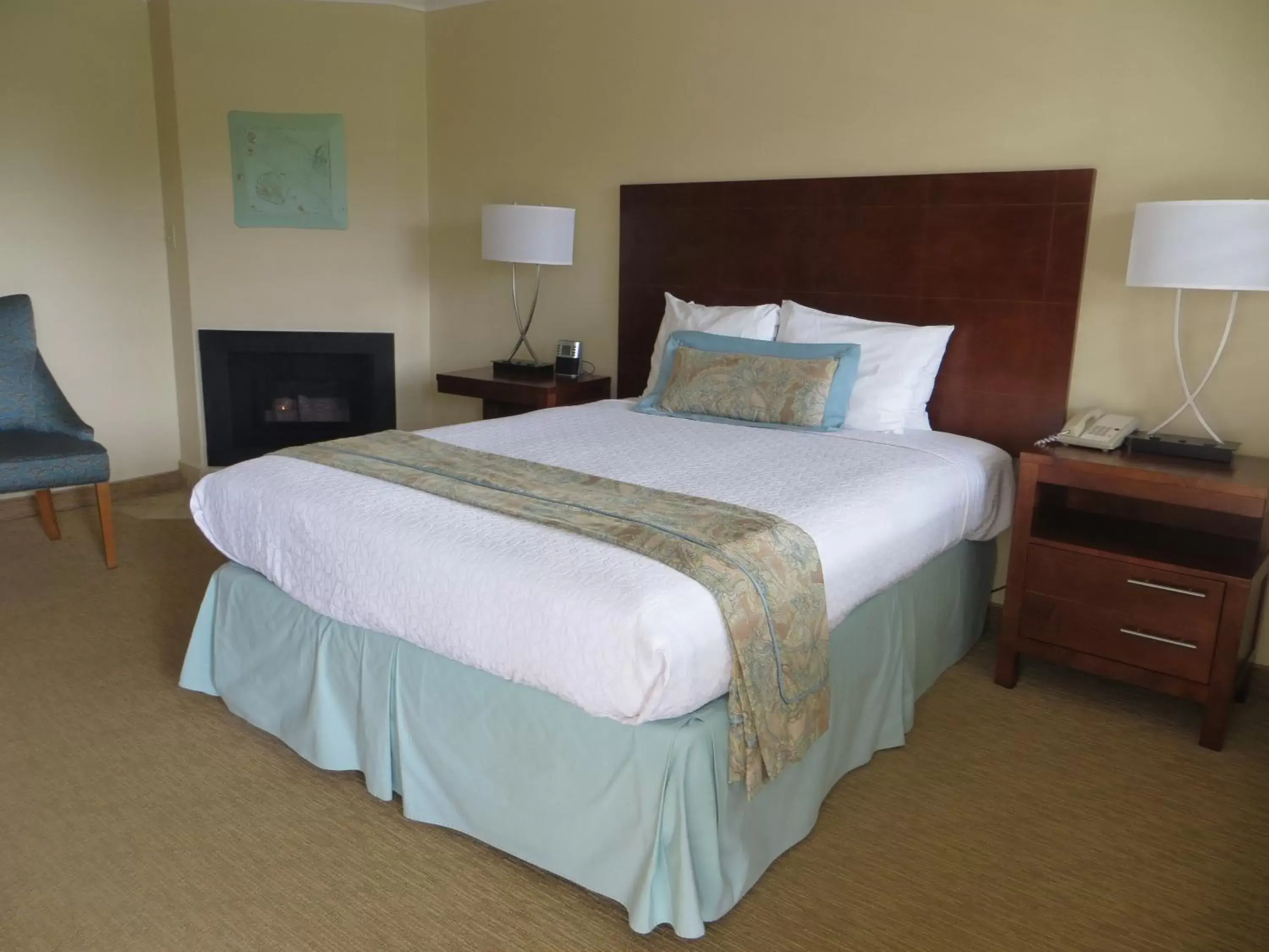 Photo of the whole room, Bed in Carmel Bay View Inn Photo of the whole room, Bed in Carmel Bay View Inn