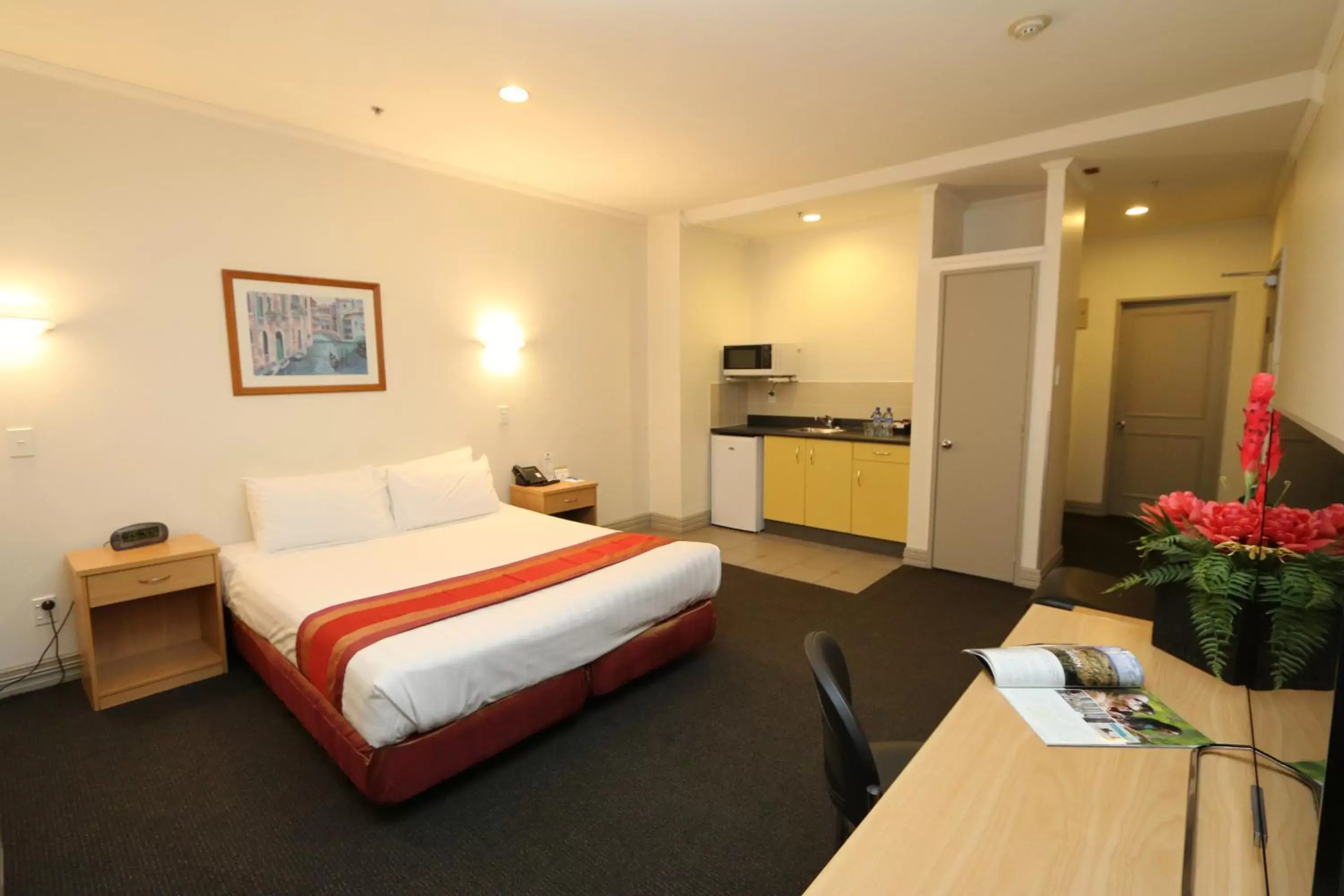 Photo of the whole room, Bed in President Hotel Auckland