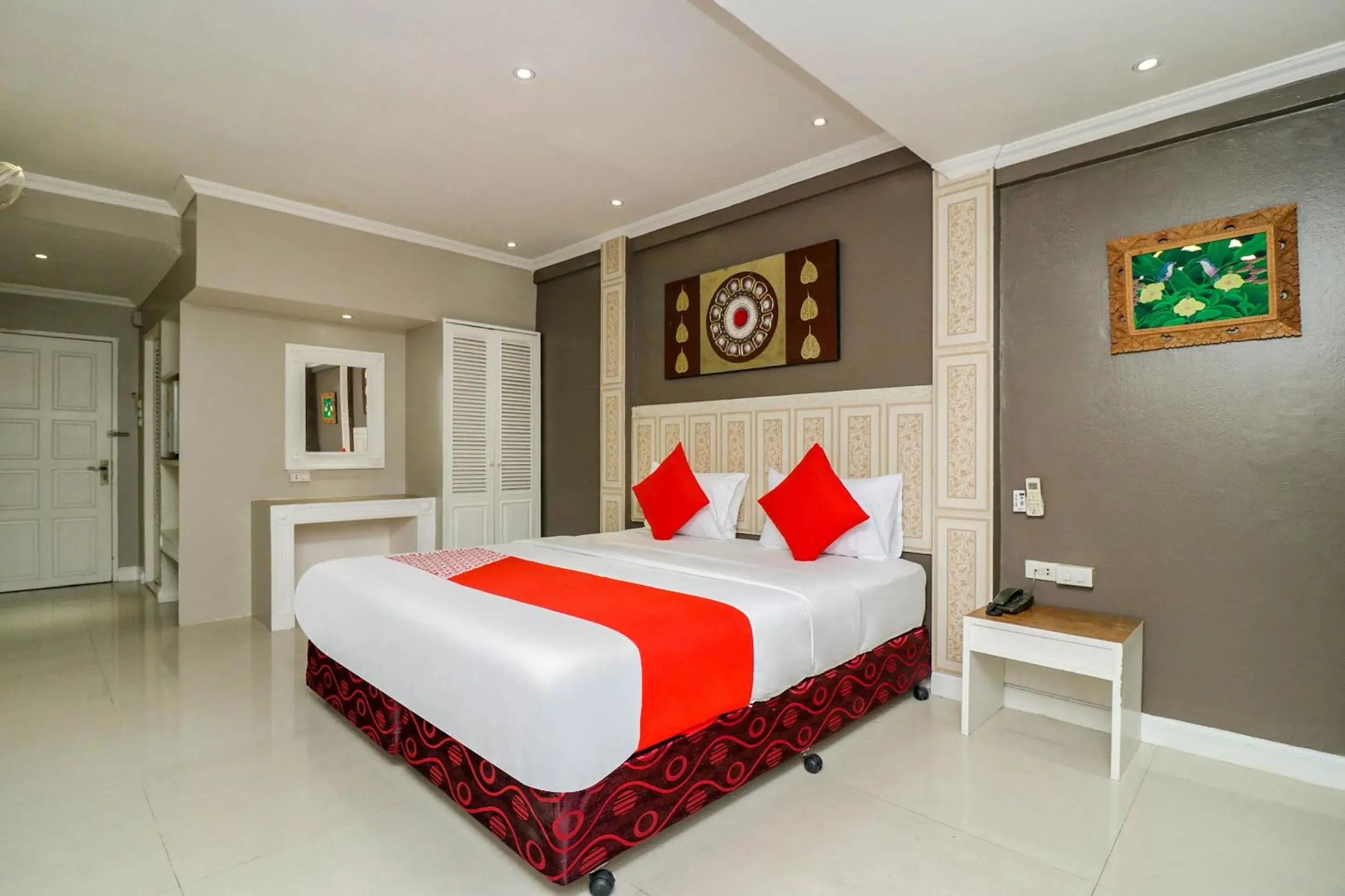 Bedroom, Bed in Natural Beach Hotel