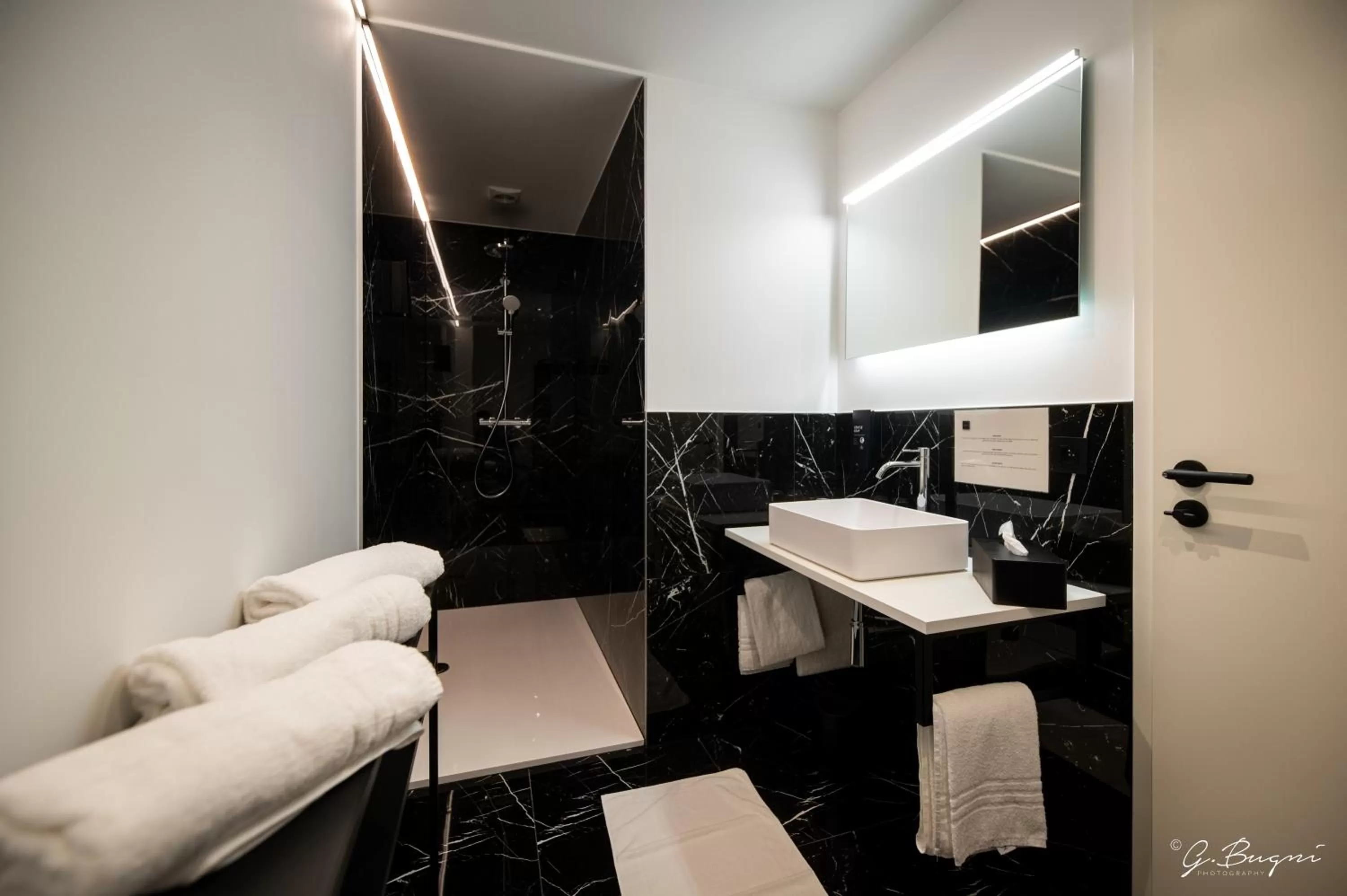 Boutique Hôtel, La Cour de la Reine, Rooftop & Bistronomique Restaurant