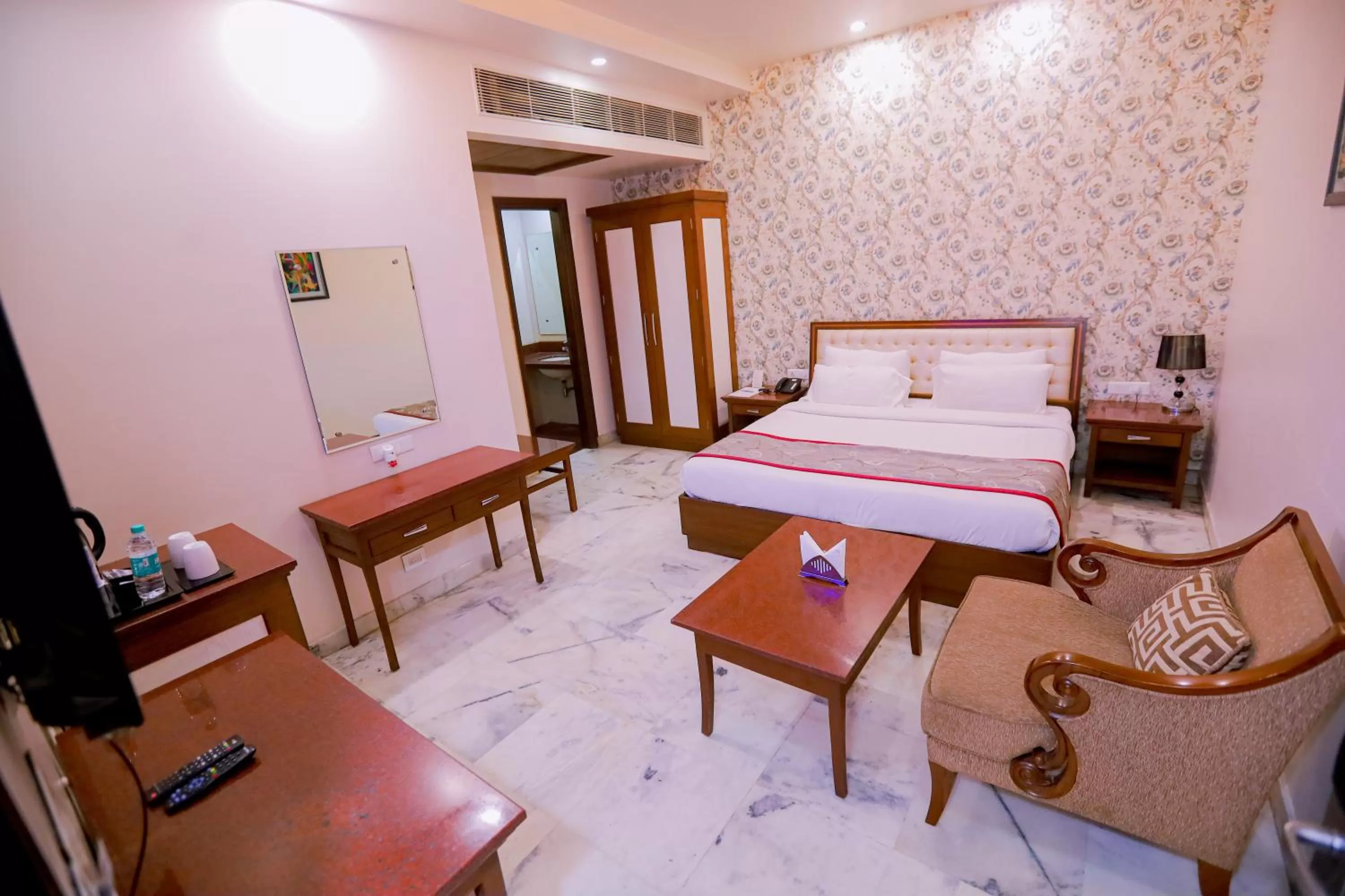 Bedroom, Bed in Hotel Leela Grande