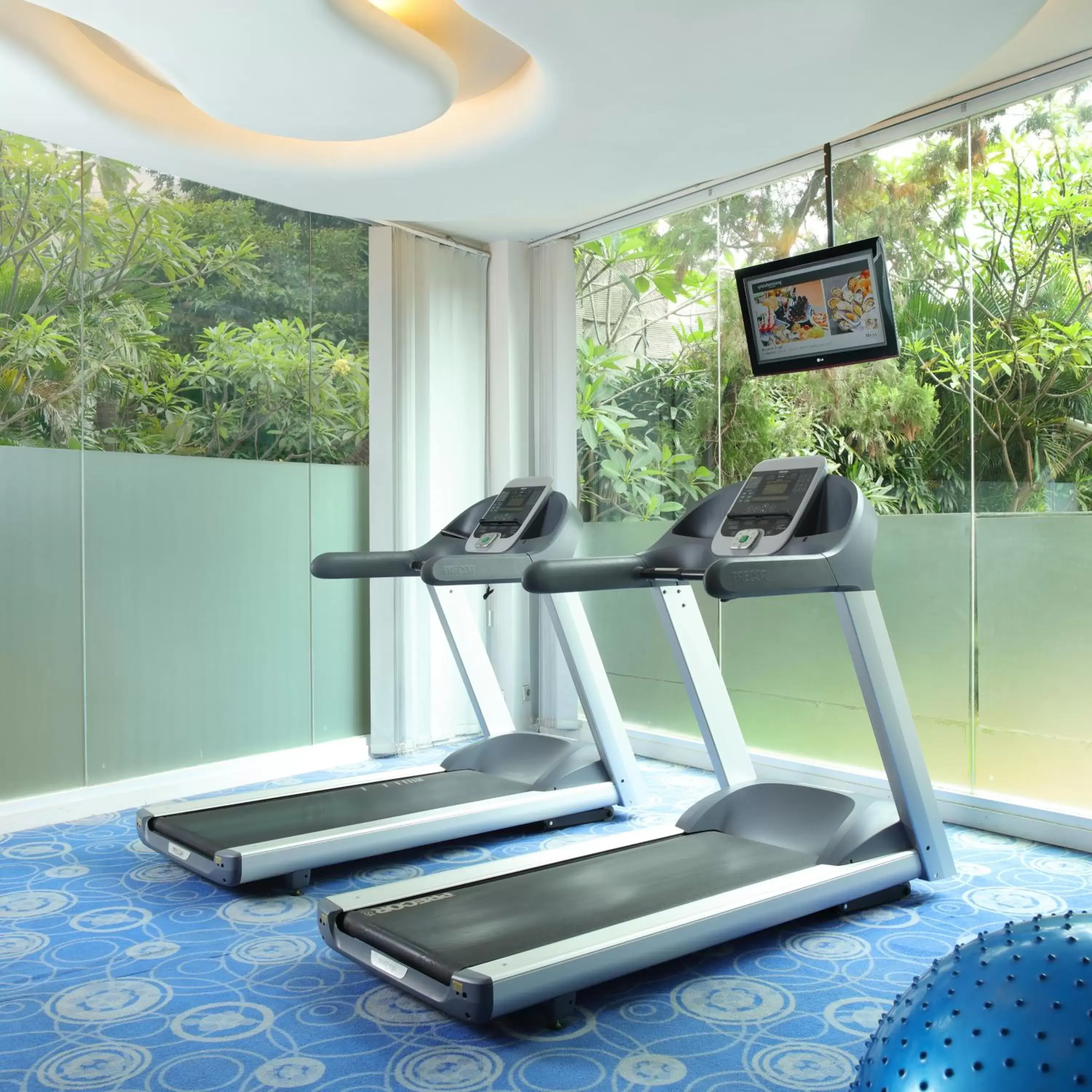 Fitness centre/facilities in Grandkemang Hotel