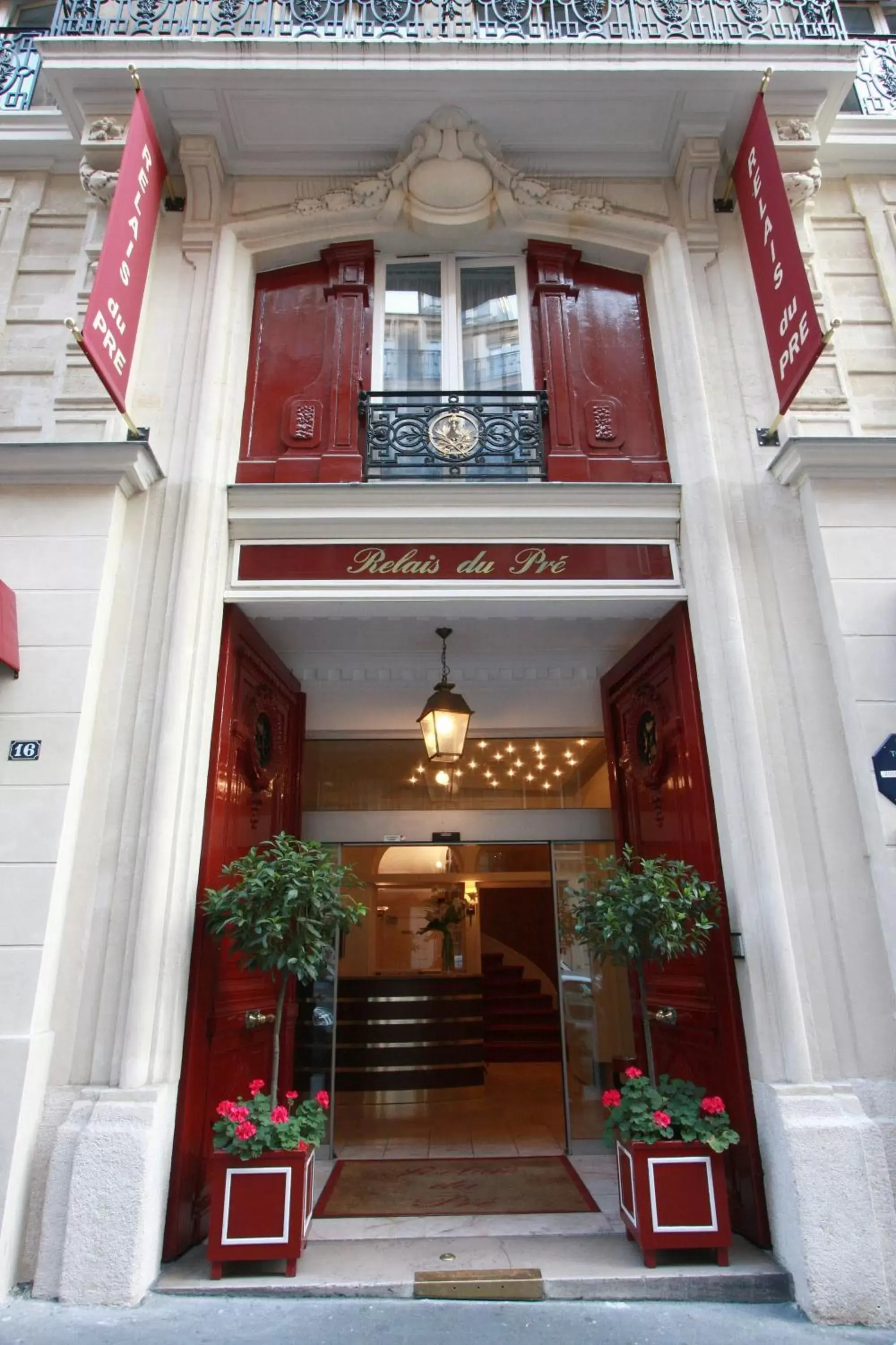 Facade/entrance in Relais du Pré