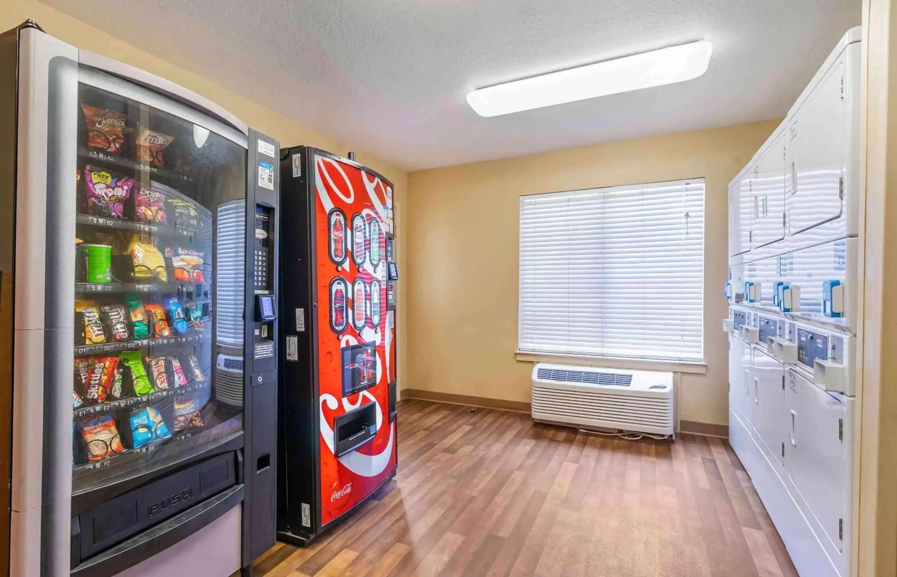 Property building in Extended Stay America Select Suites - Tampa - Brandon Property building in Extended Stay America Select Suites - Tampa - Brandon