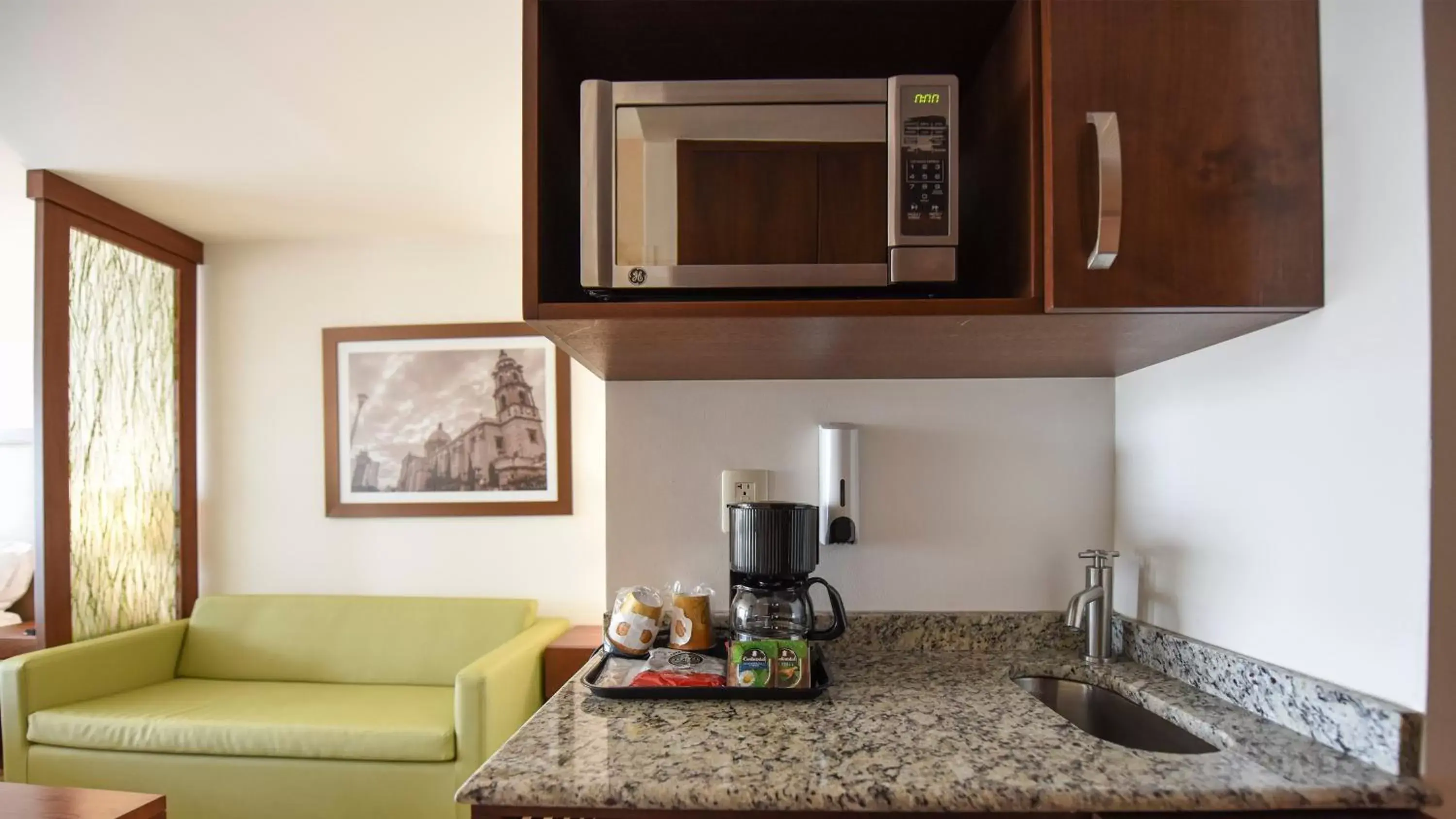 Photo of the whole room, Kitchen/Kitchenette in Holiday Inn Express and Suites Celaya, an IHG Hotel