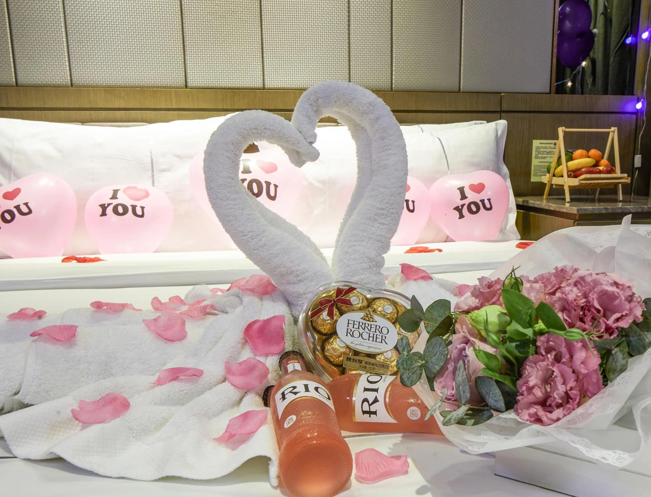 Bed in INSAIL Hotel (Shenzhen Dongmen Branch)