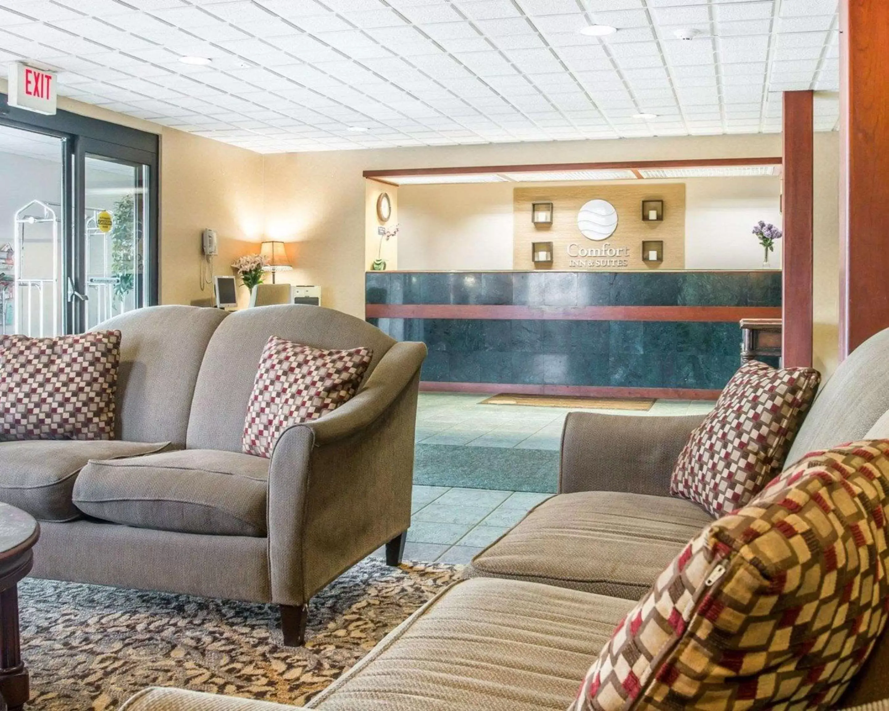 Lobby or reception, Lobby/Reception in Comfort Inn & Suites Maumee - Toledo - I80-90