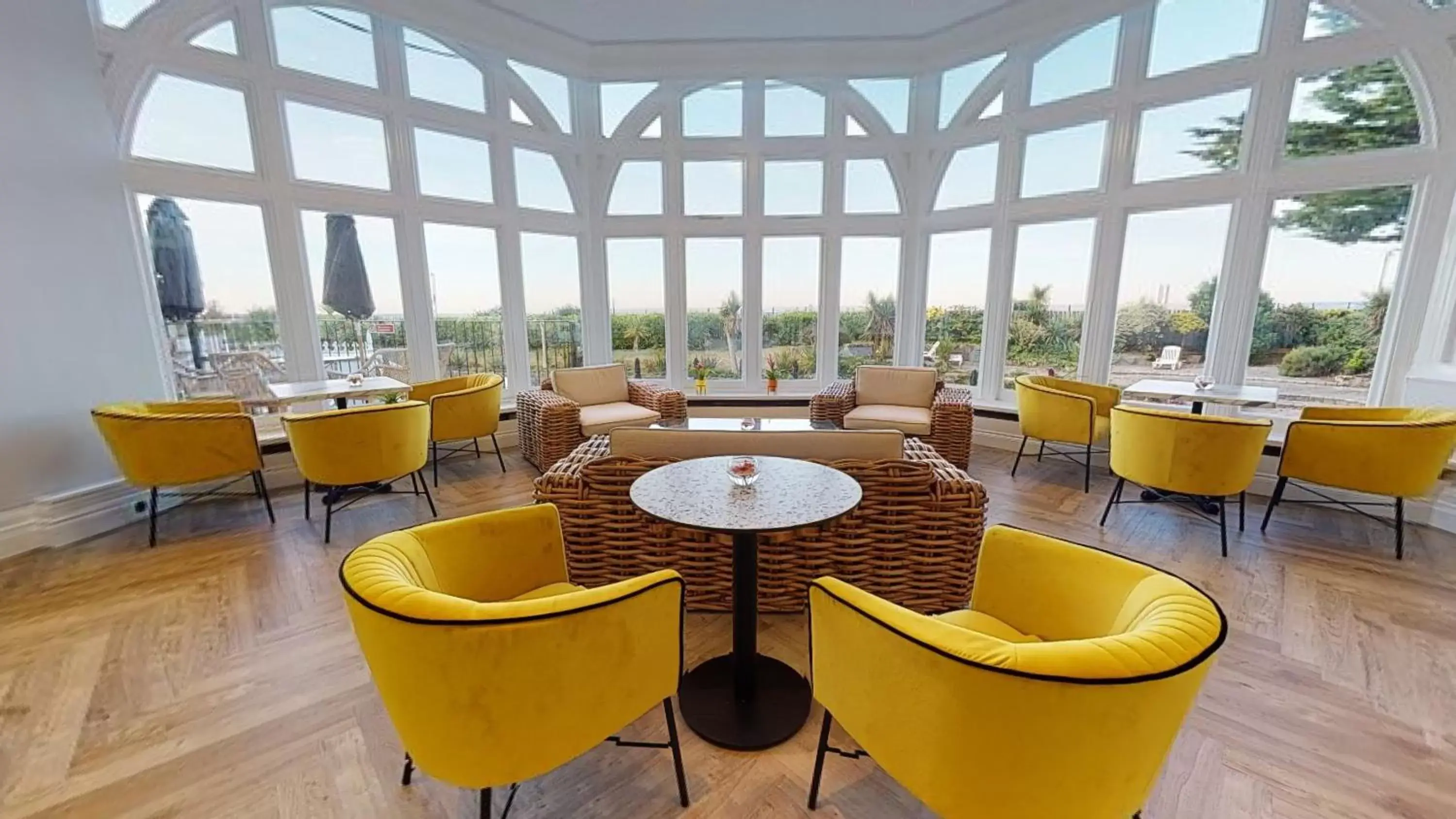 Lounge or bar, Restaurant/Places to Eat in Bournemouth Carlton Hotel, BW Signature Collection
