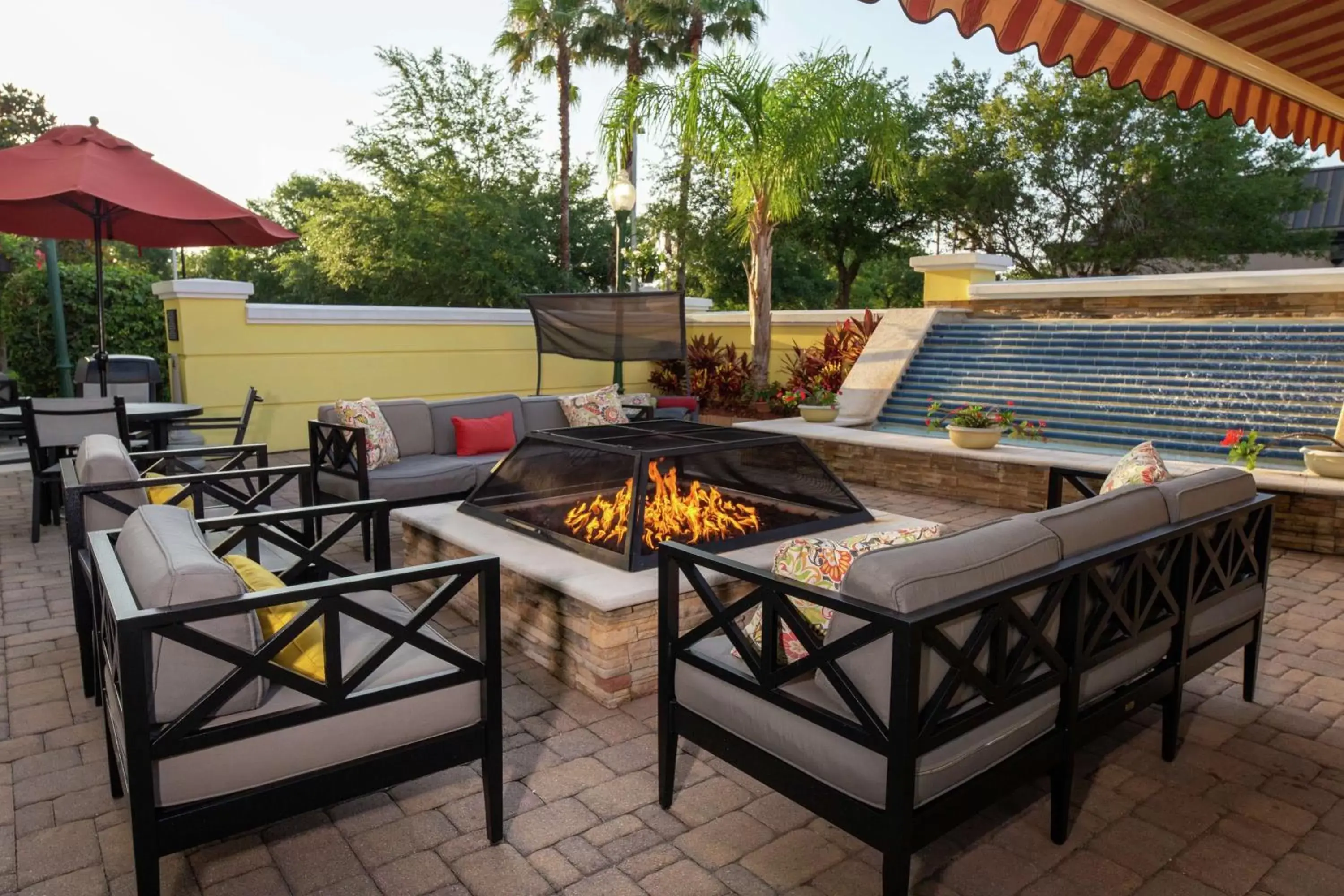 Patio in Hampton Inn & Suites Jacksonville Deerwood Park