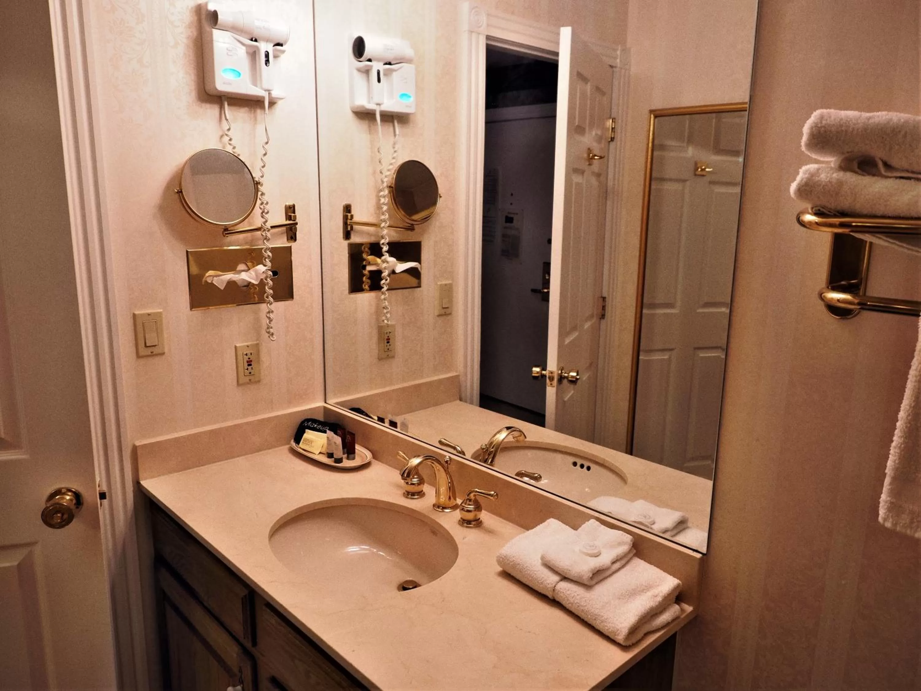 Bathroom in Phoenix Inn Resort