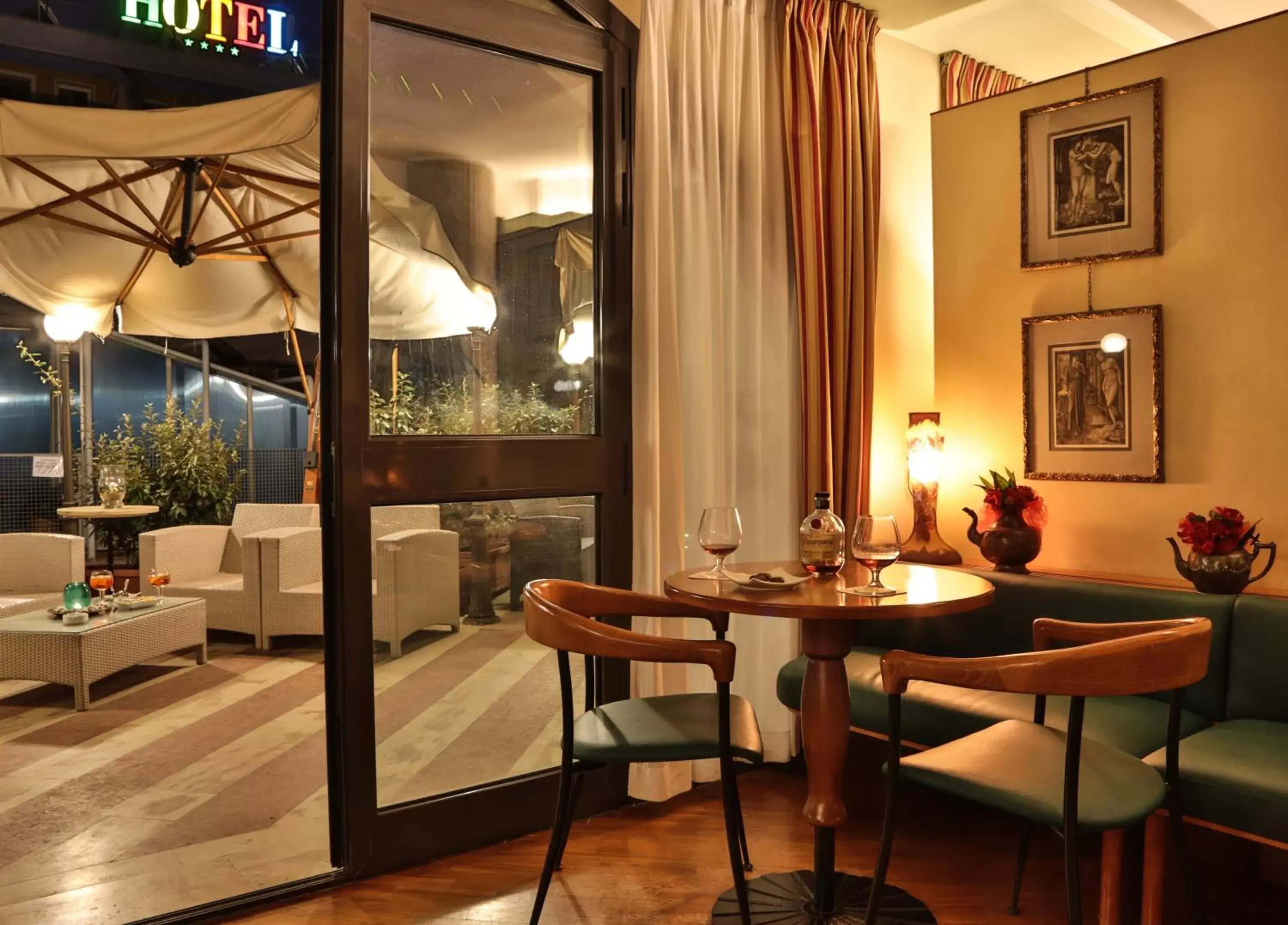 Decorative detail, Restaurant/Places to Eat in Best Western Hotel Dei Cavalieri