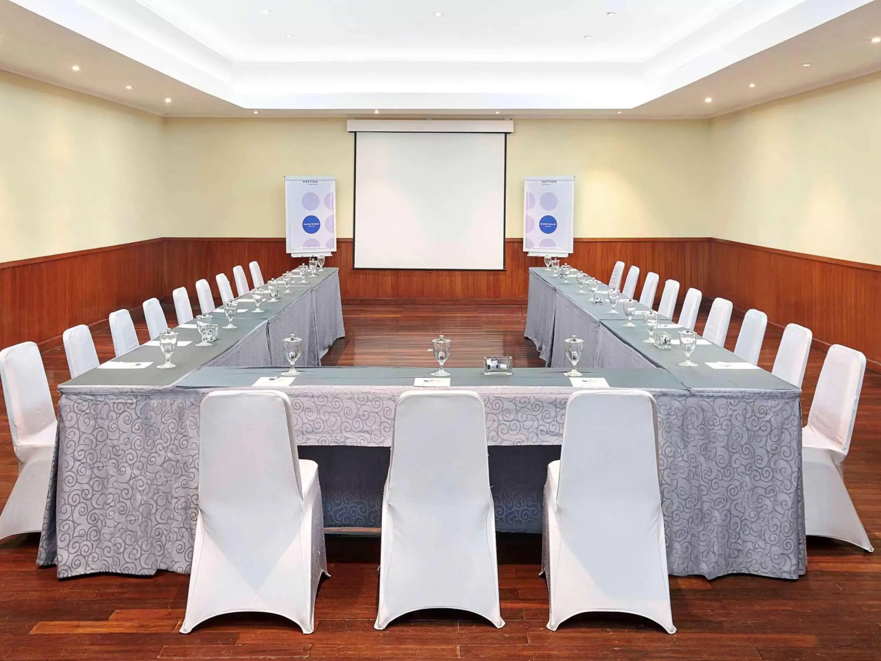 Meeting/conference room in Novotel Bogor Golf Resort