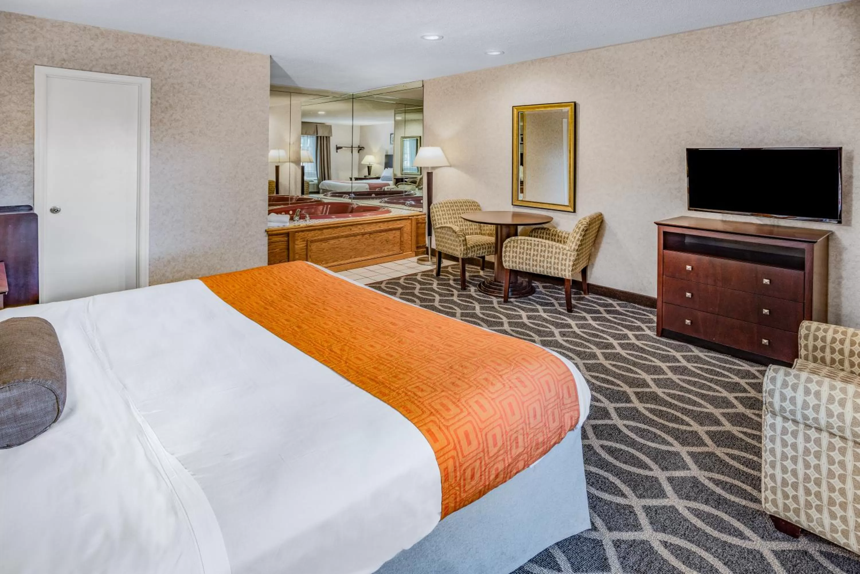 Bed in Howard Johnson by Wyndham Lenox