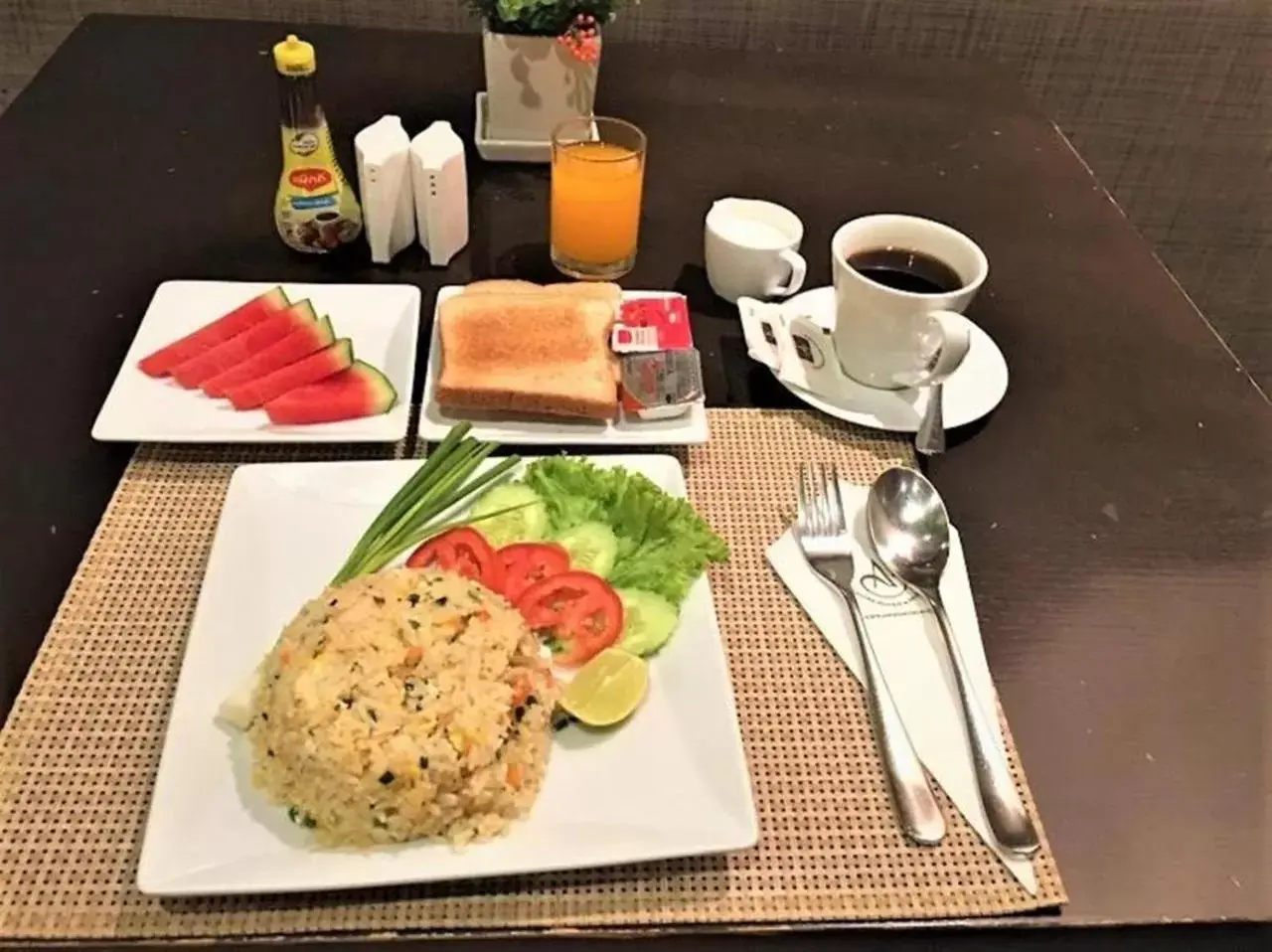Coffee/tea facilities, Breakfast in Amora NeoLuxe Suites Hotel
