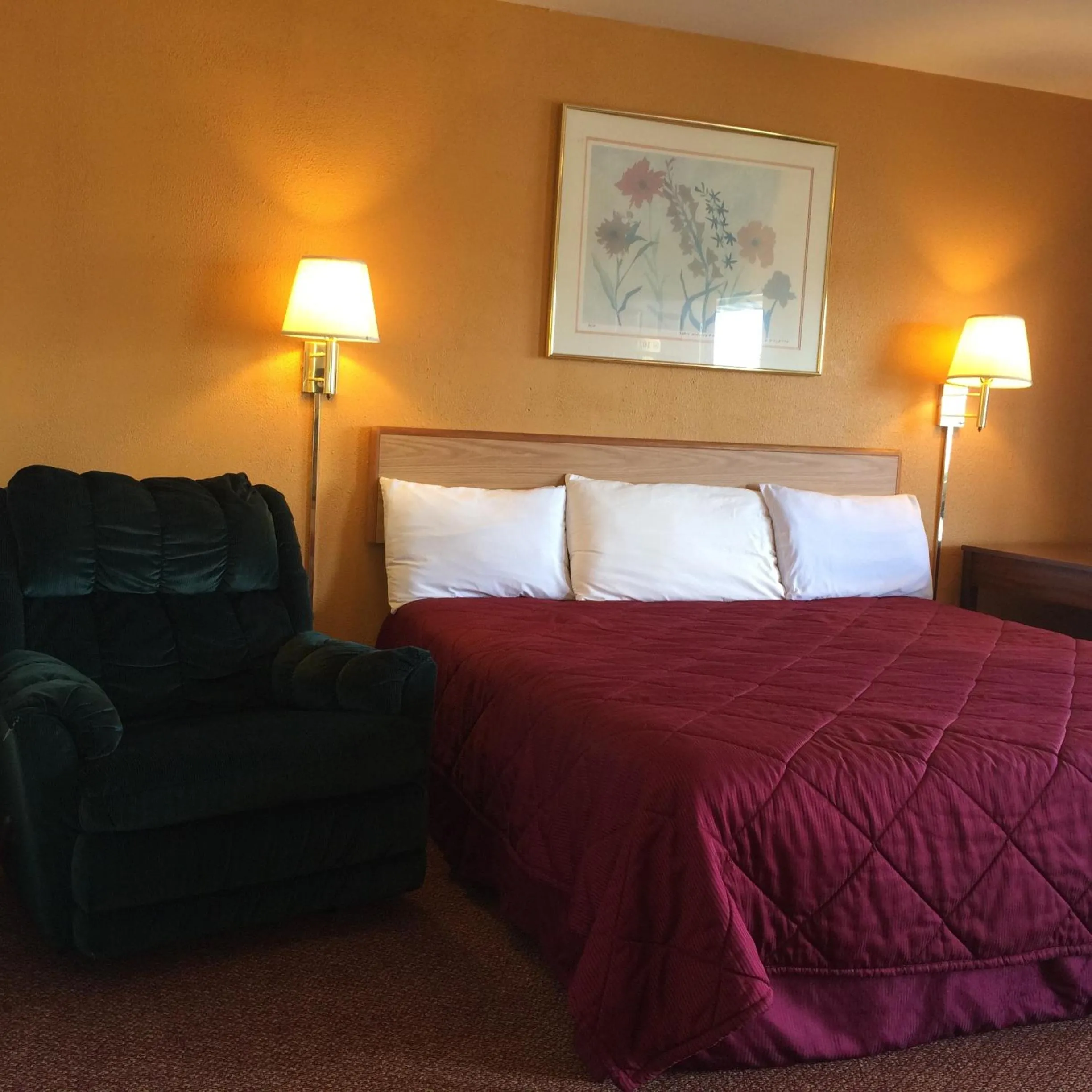 Queen Room-Smoking in Super 7 Motel