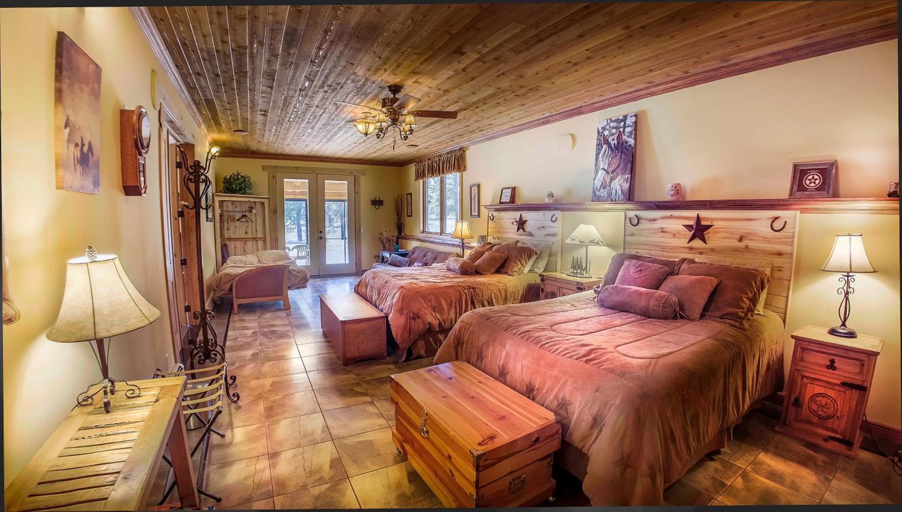 Photo of the whole room in Elktrace Bed and Breakfast