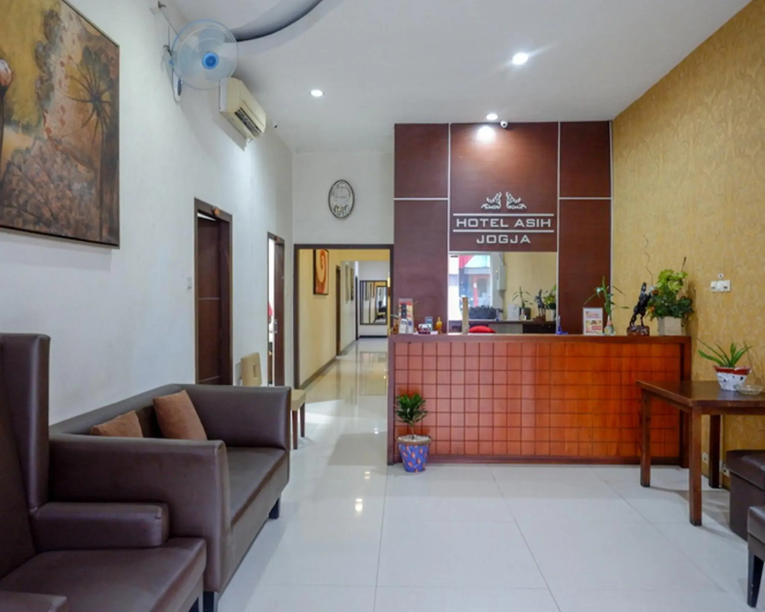 Lobby/Reception in RedDoorz Plus @ Hotel Asih UNY