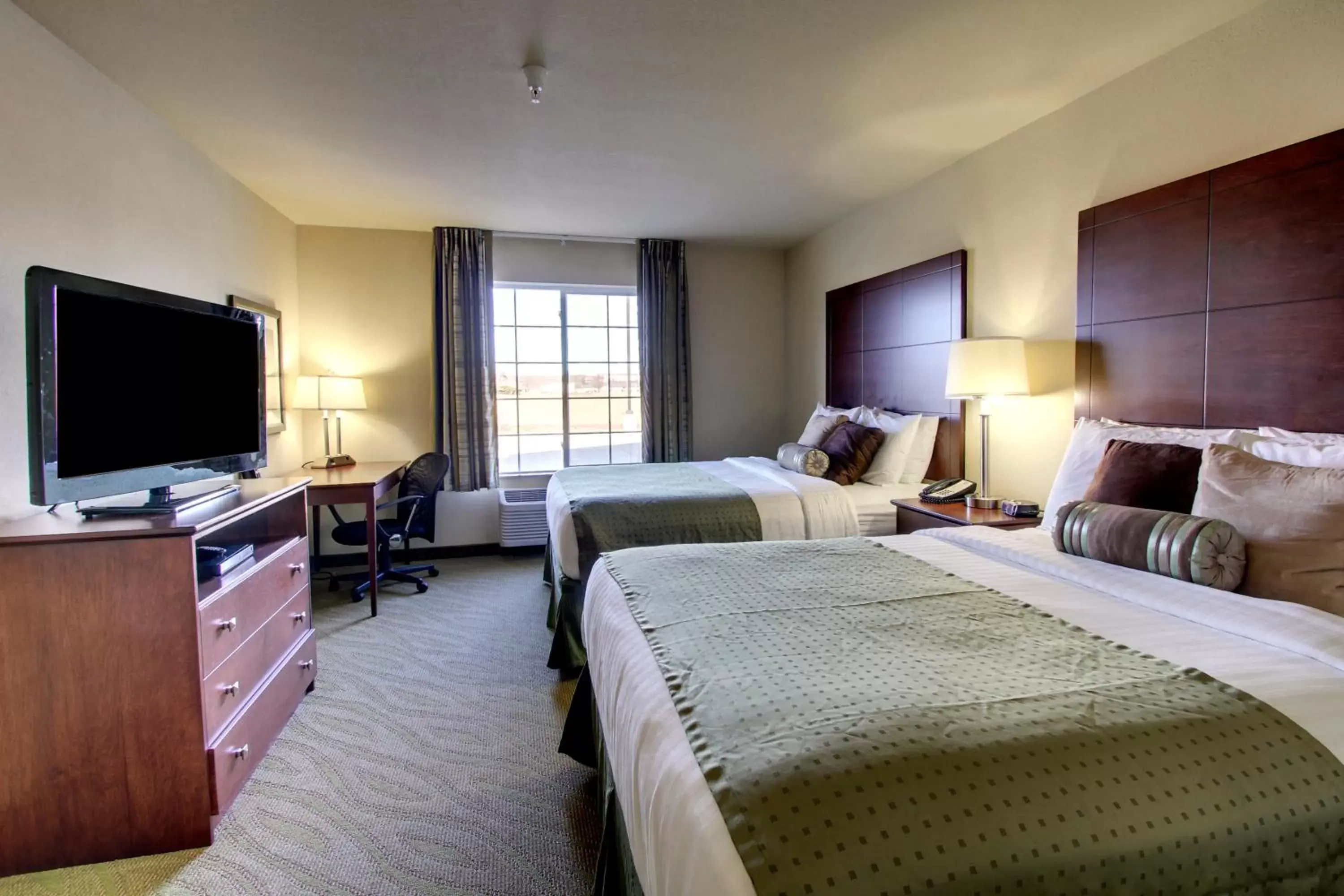 Bed in Cobblestone Hotel - Wayne