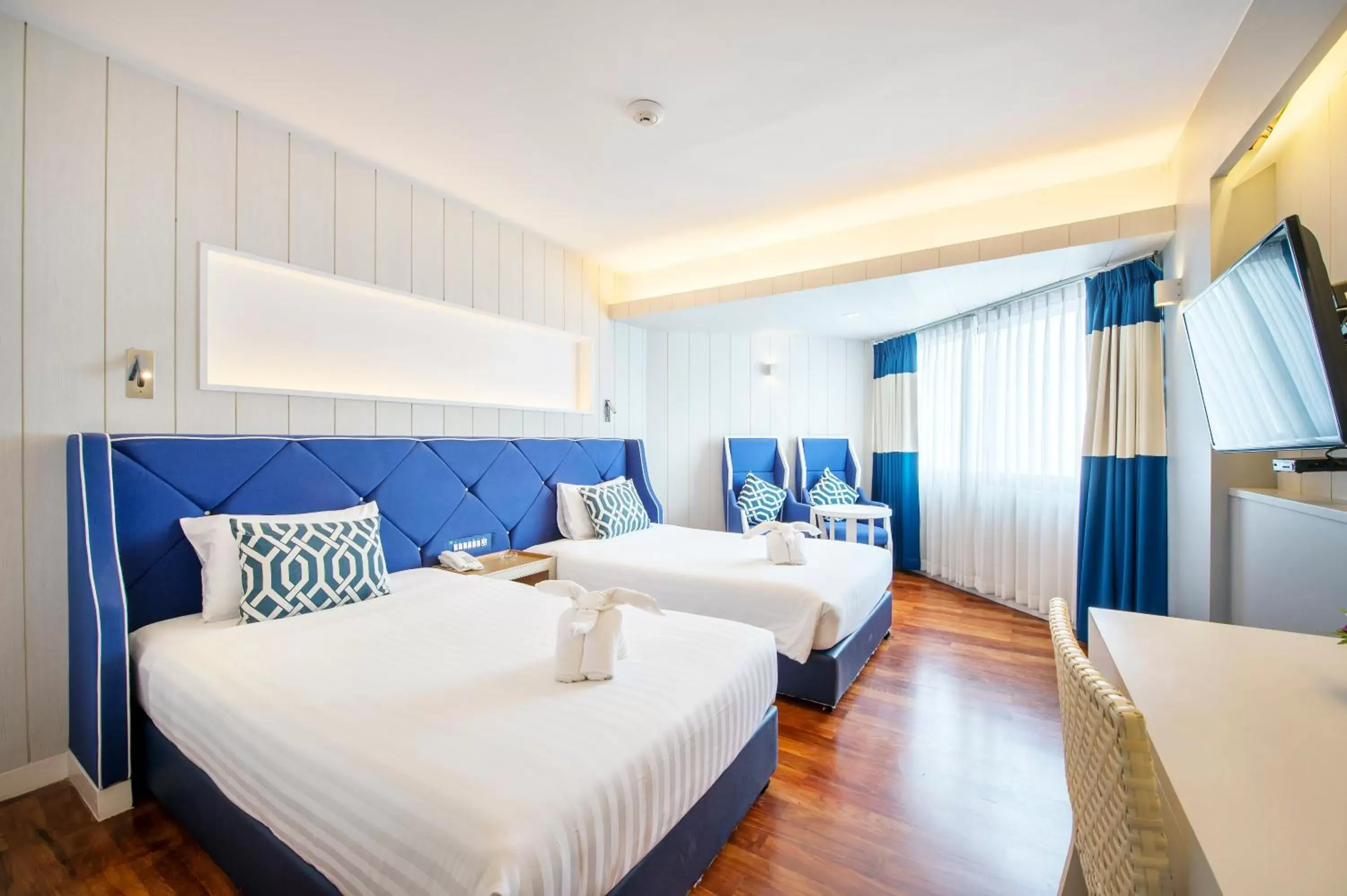 Photo of the whole room, Bed in Jomtien Palm Beach Hotel and Resort - SHA Extra Plus