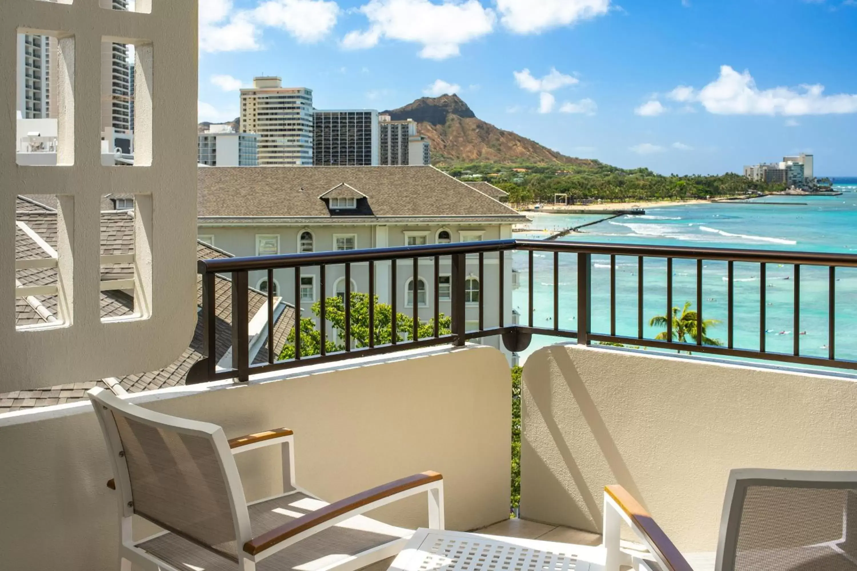Photo of the whole room, Balcony/Terrace in Moana Surfrider, A Westin Resort & Spa, Waikiki Beach