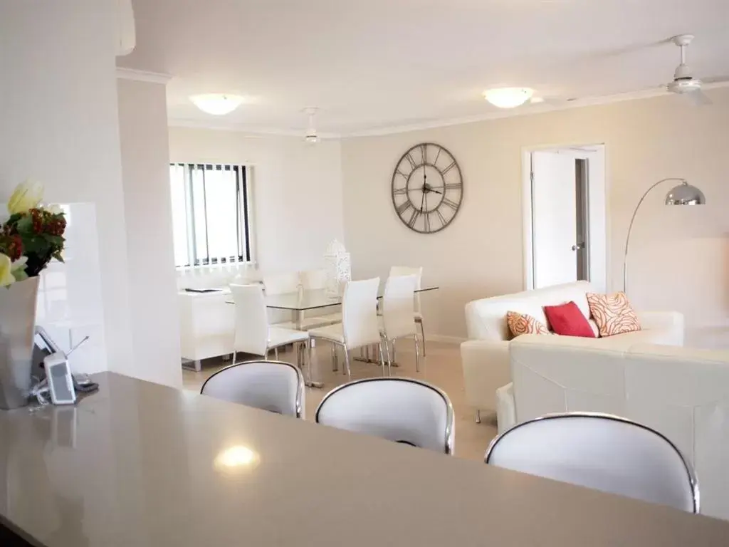 Living room, Seating Area in Edge Apartments Cairns