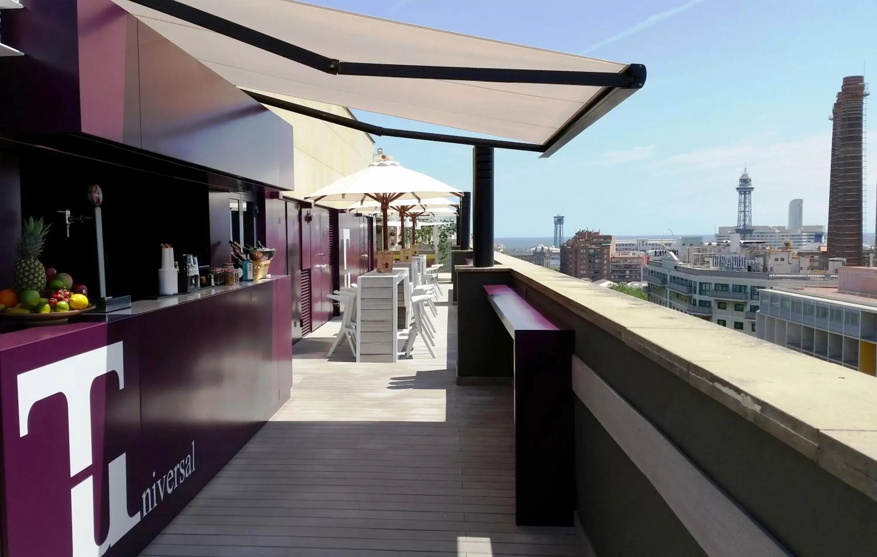 Restaurant/places to eat, Balcony/Terrace in Hotel Barcelona Universal