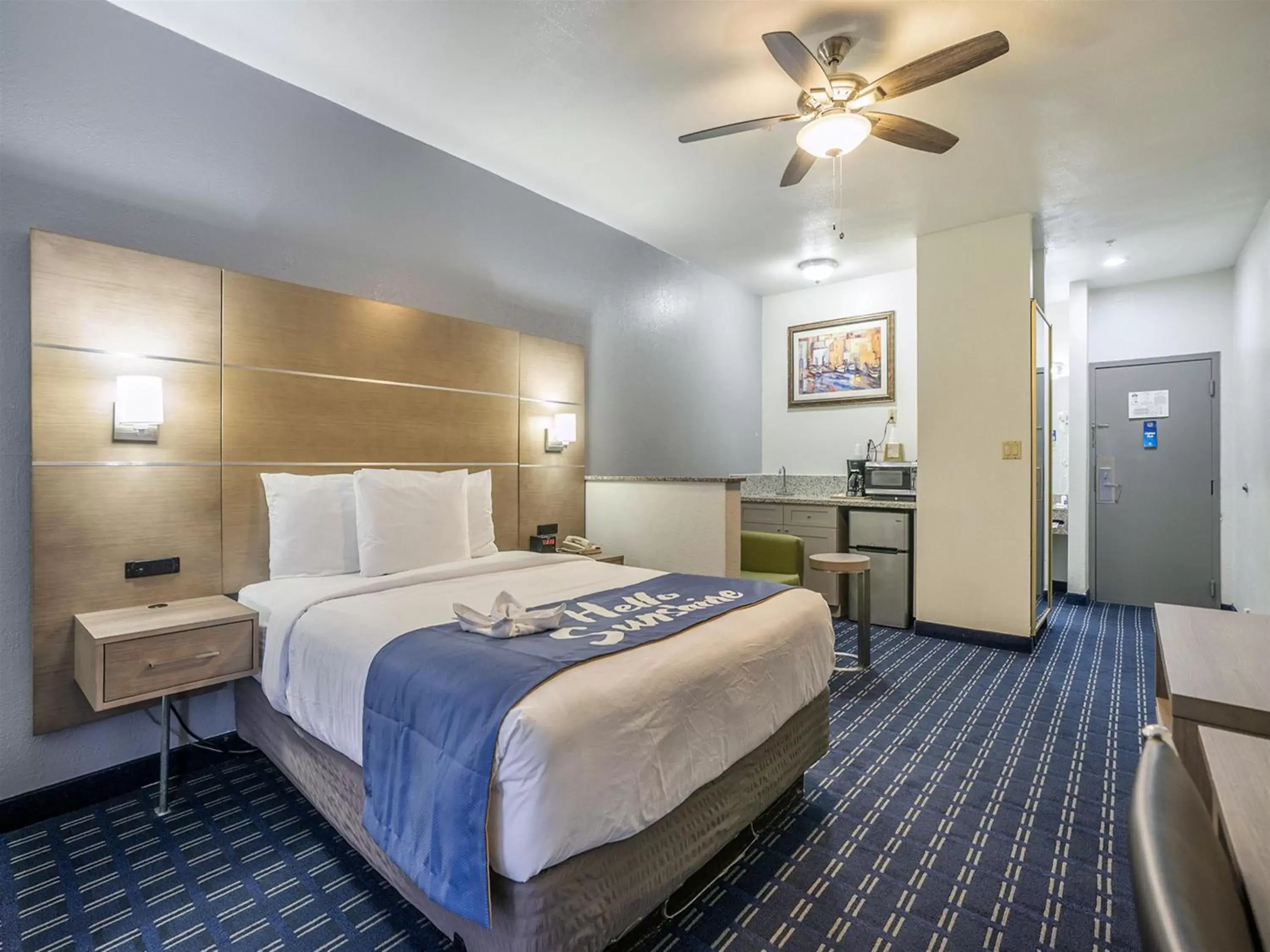 Bed in Days Inn & Suites by Wyndham Webster NASA-ClearLake-Houston