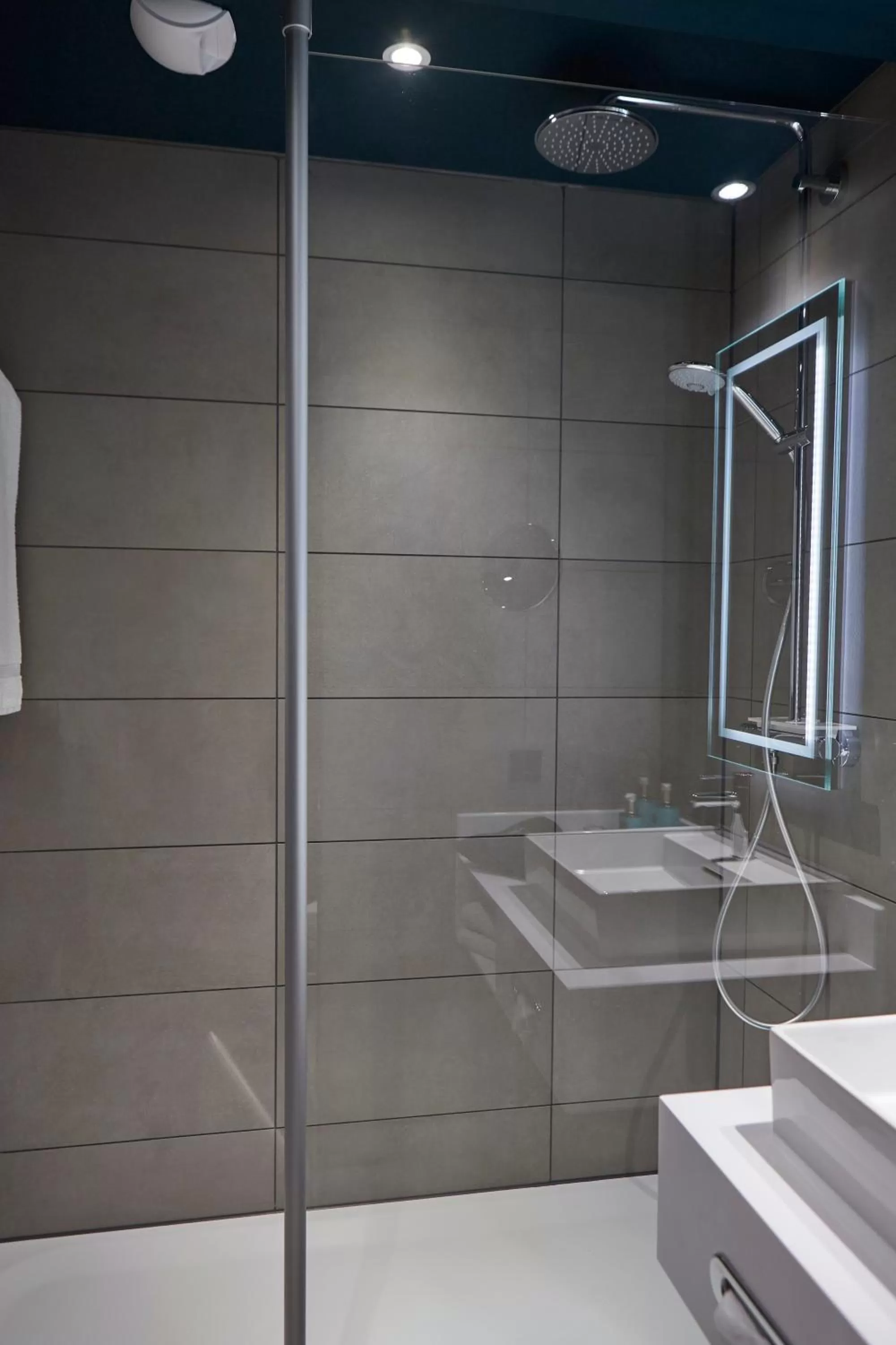 Bathroom in Novotel München City