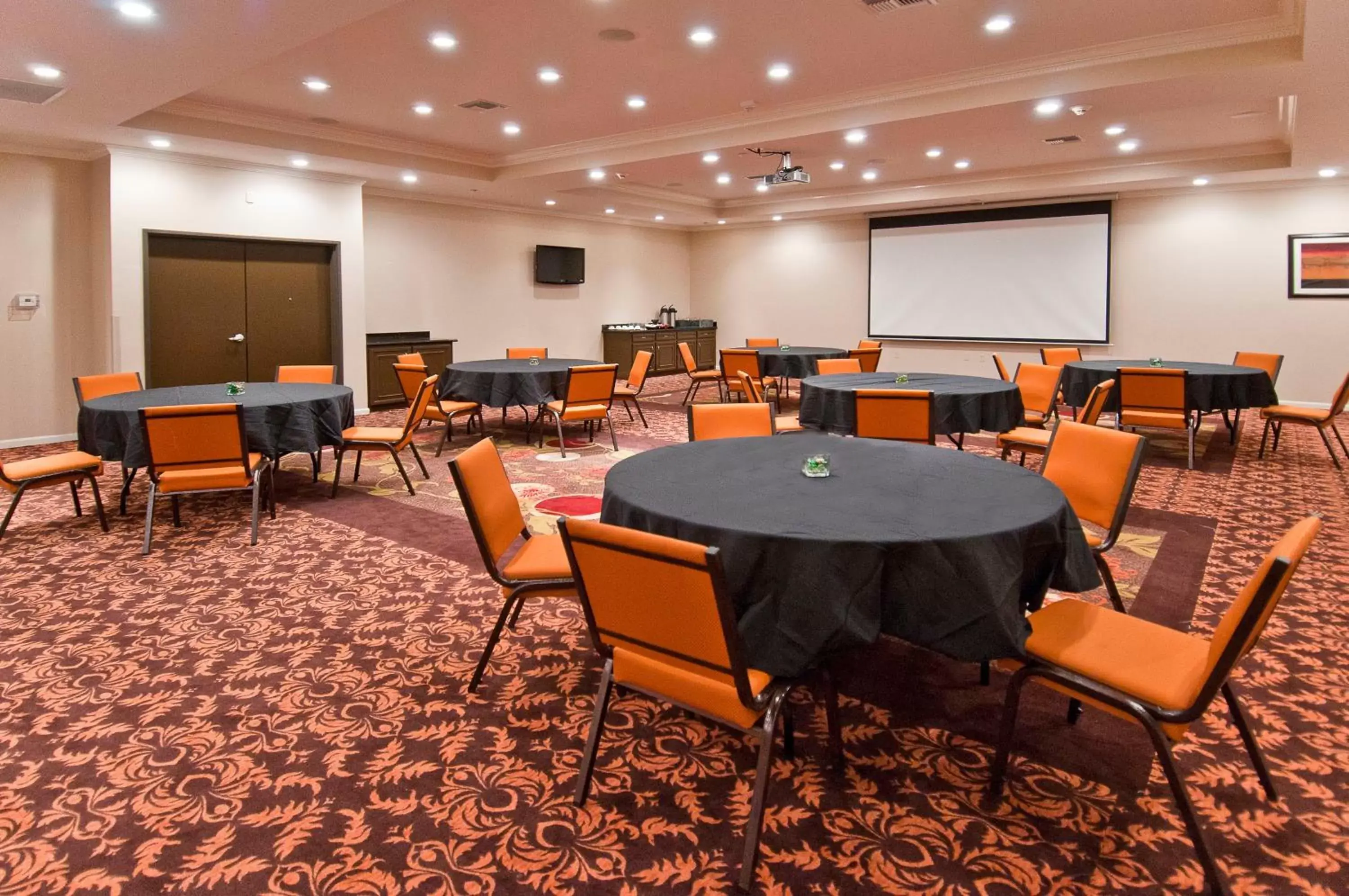 Meeting/conference room in Holiday Inn Hotel & Suites Lake Charles South, an IHG Hotel